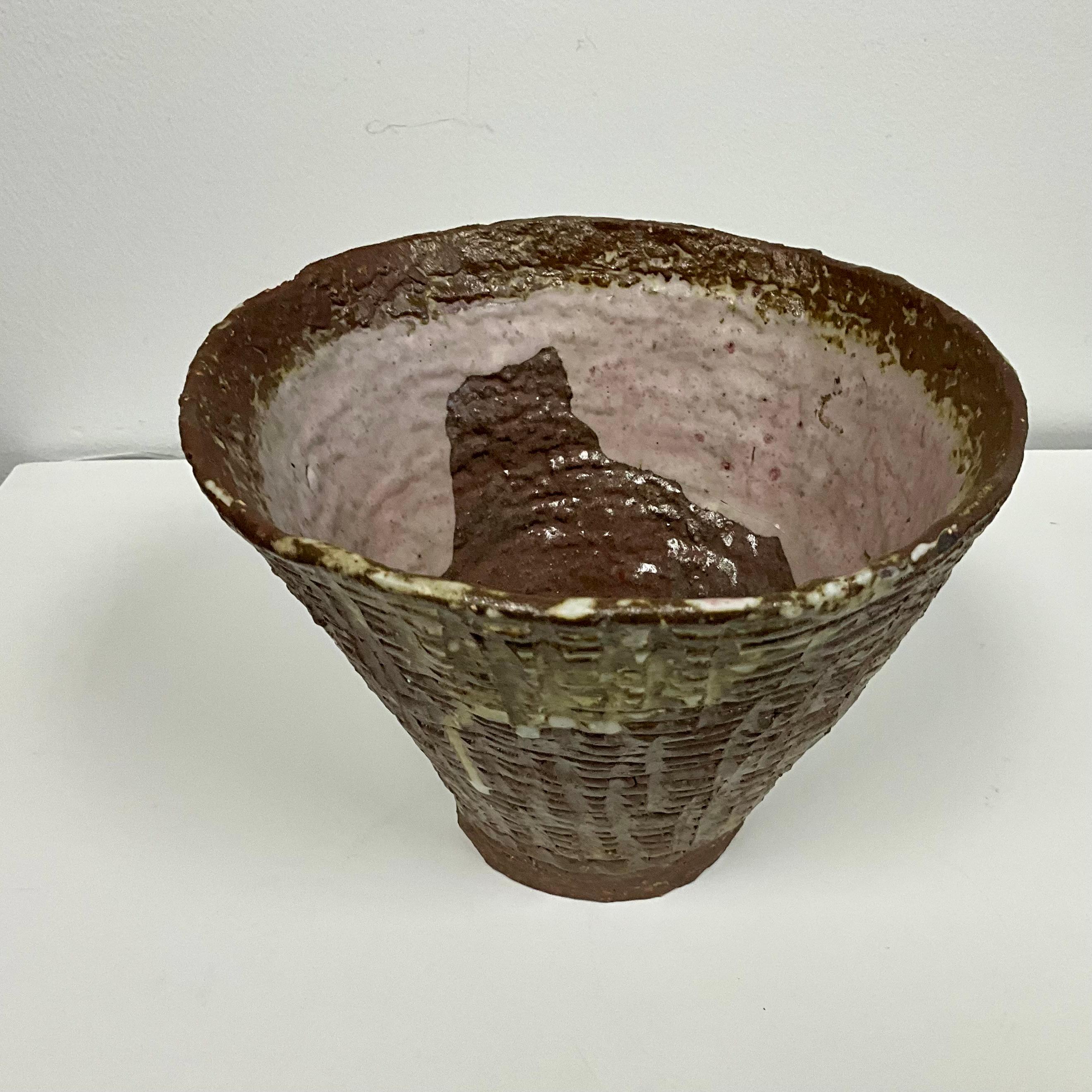 Studio Pottery di metà secolo in terracotta sgraffita con trama a canestro in vendita 5