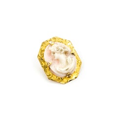 Mid-Century Shell Cameo Brooch in 10k Yellow Gold