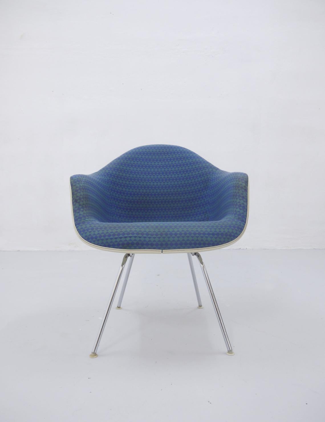 Very rare and collectable shell chair, an iconic design by Charles & Ray Eames for Herman Miller 
The chair is from a rare edition, with upholstered fibreglass seating. Original upholstery blue/turquoise millmosaic diamond fabric by Alexander