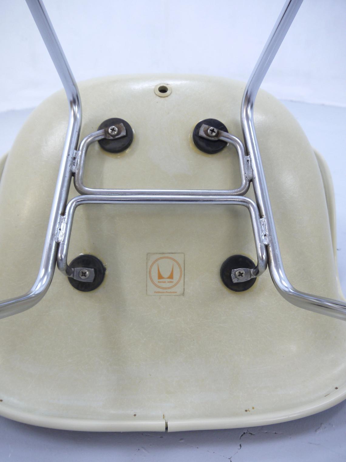 20th Century Midcentury Shell Chair, Charles Eames Herman Miller, Alexander Girard Fabric