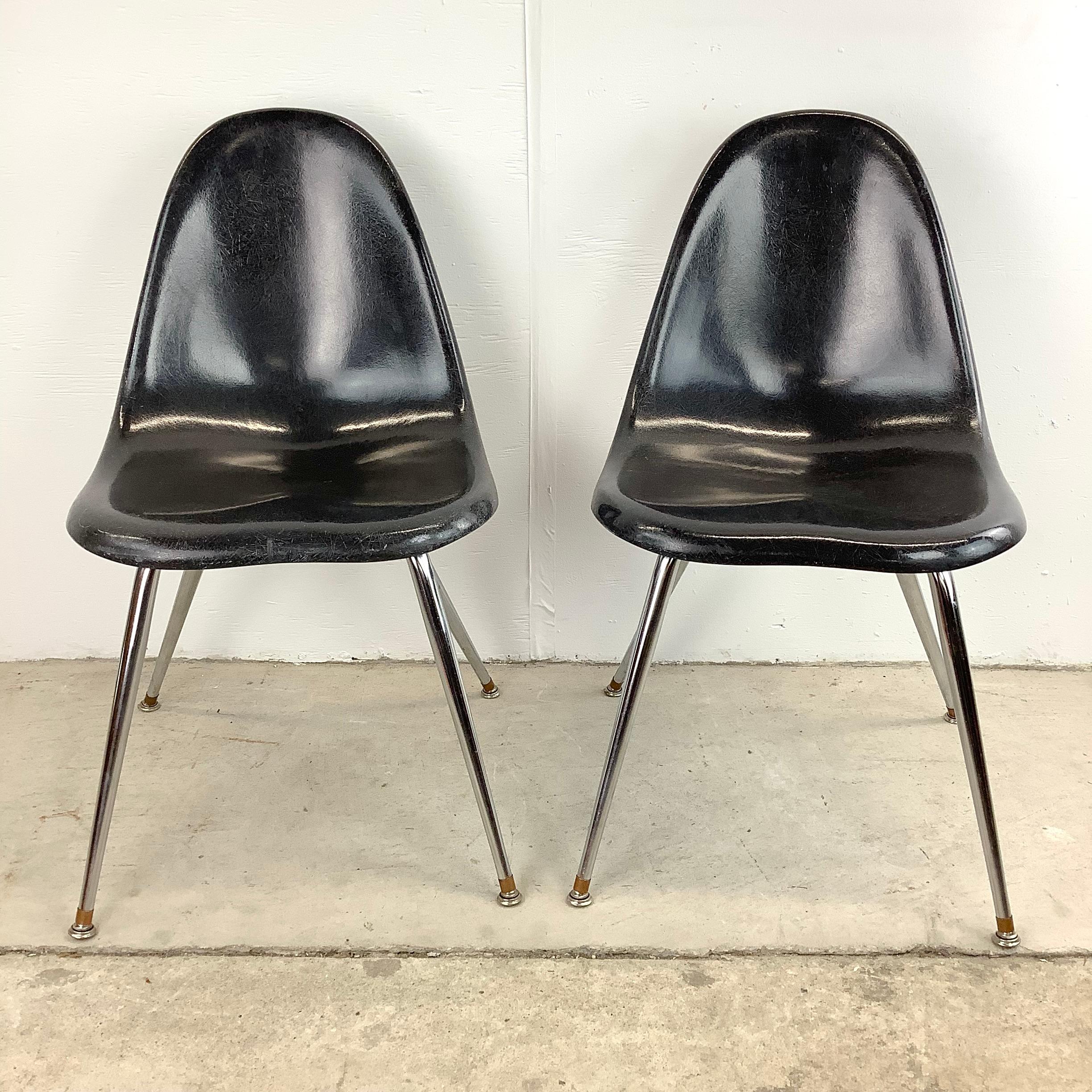 Mid-Century Shell Chairs by Chromcraft-  a Pair In Good Condition In Trenton, NJ