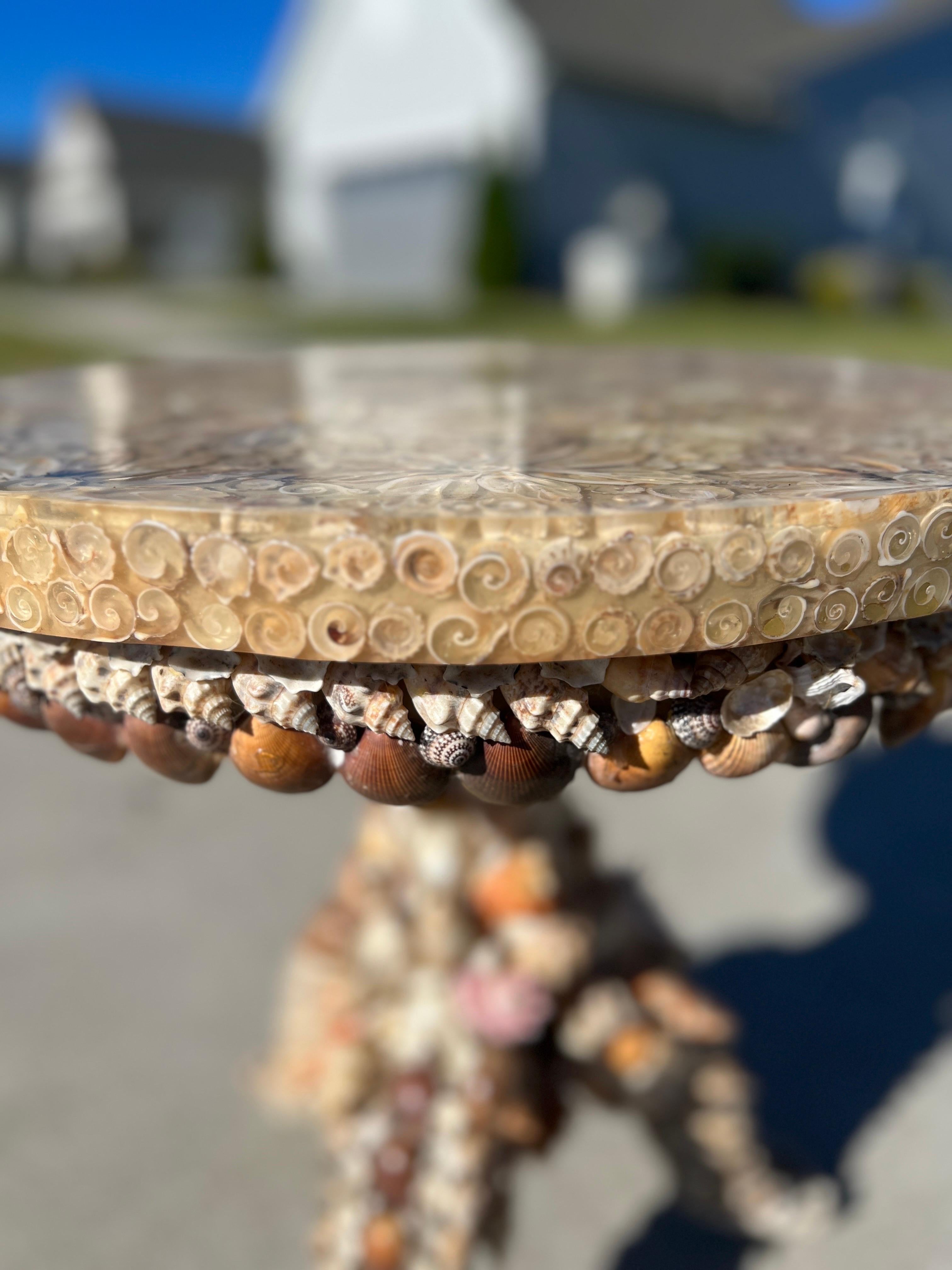 Mid Century Shell Encrusted Grotto Style Coastal Side Table In Good Condition In Atlanta, GA