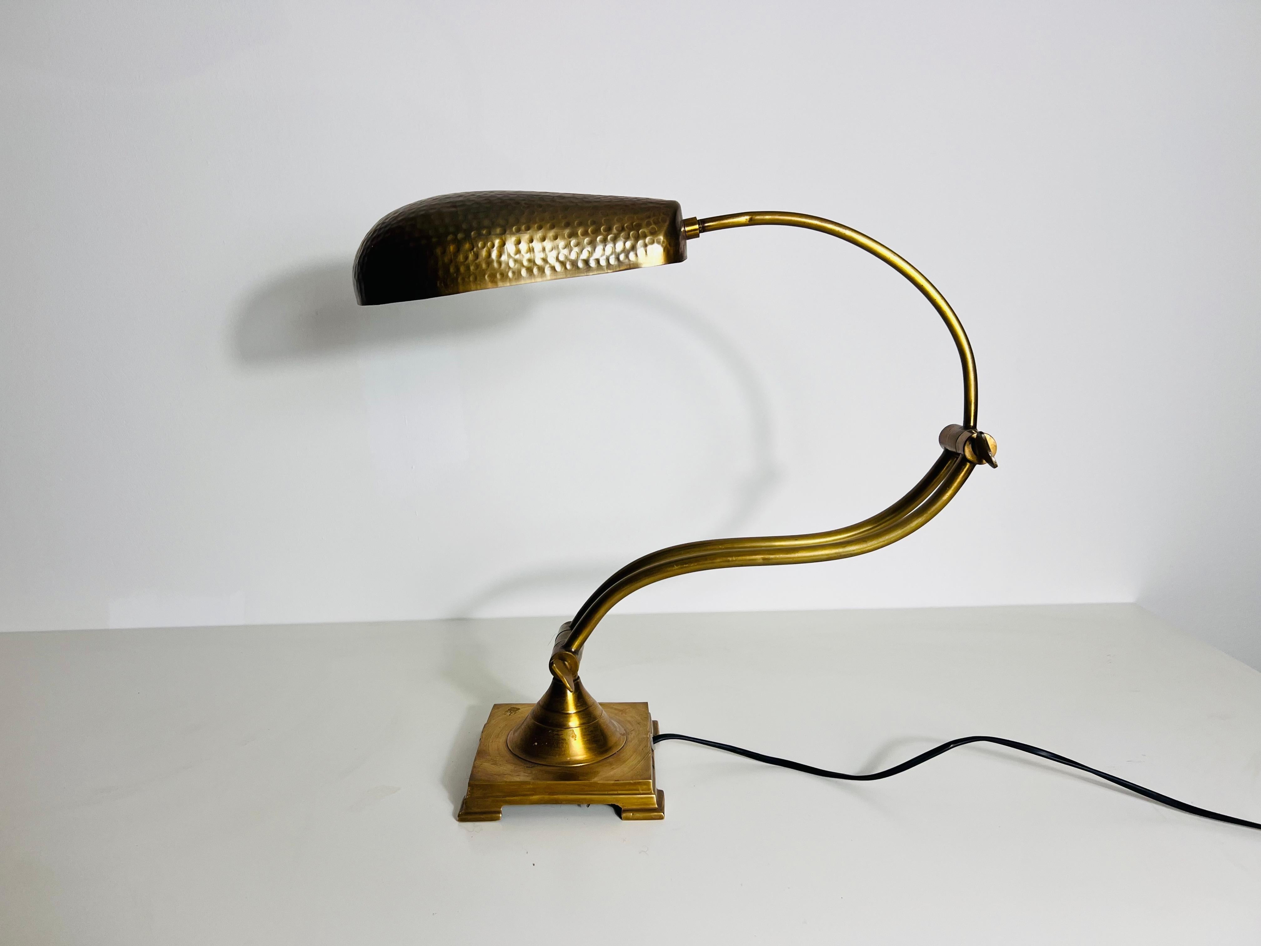 Mid-Century Shell Shaped Brass Table Lamp , 1960s, Germany In Good Condition For Sale In Hagenbach, DE