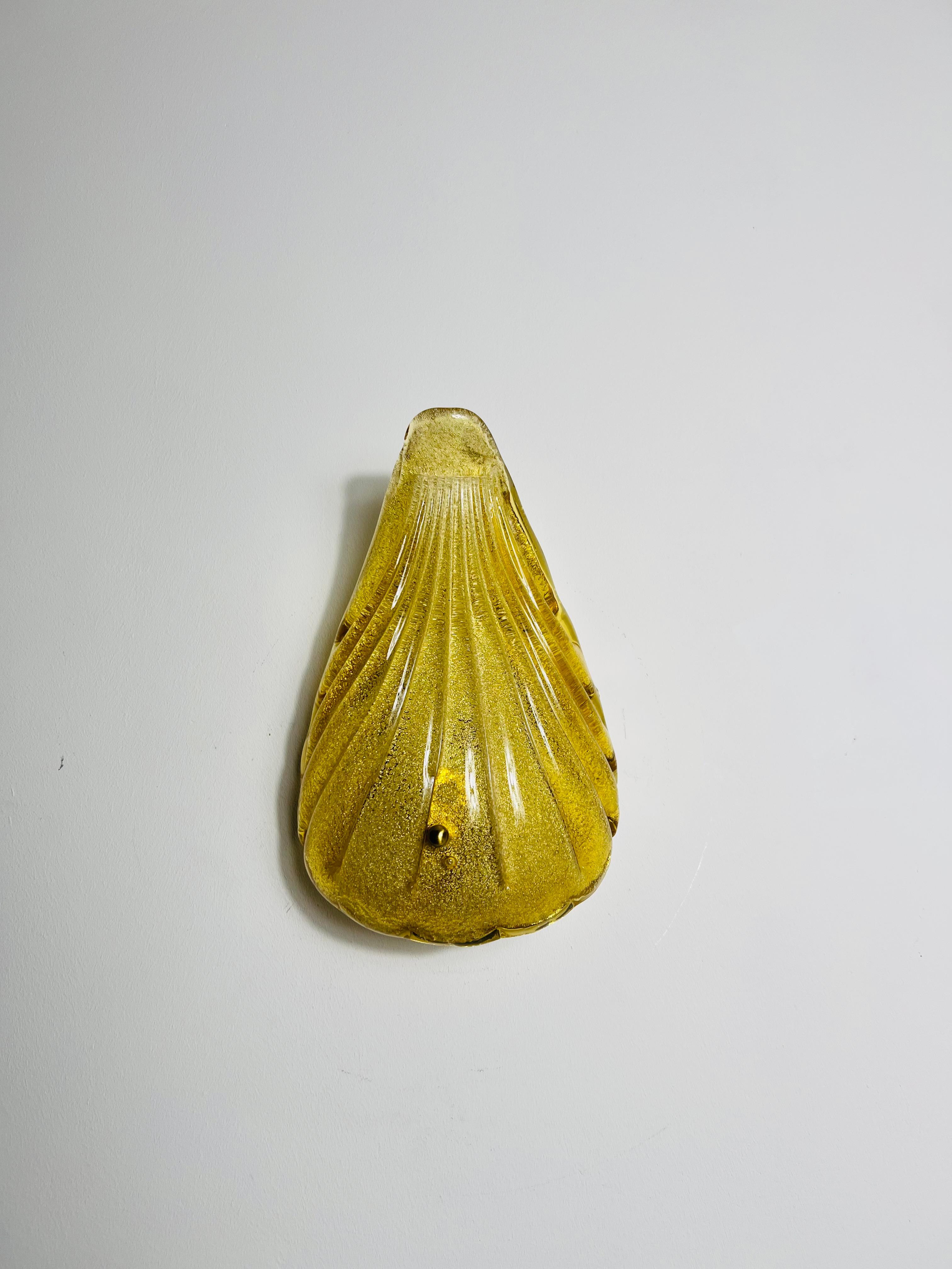Mid-Century Modern Mid-Century Shell Shaped Glass Wall Lamp, Italy, 1960s For Sale