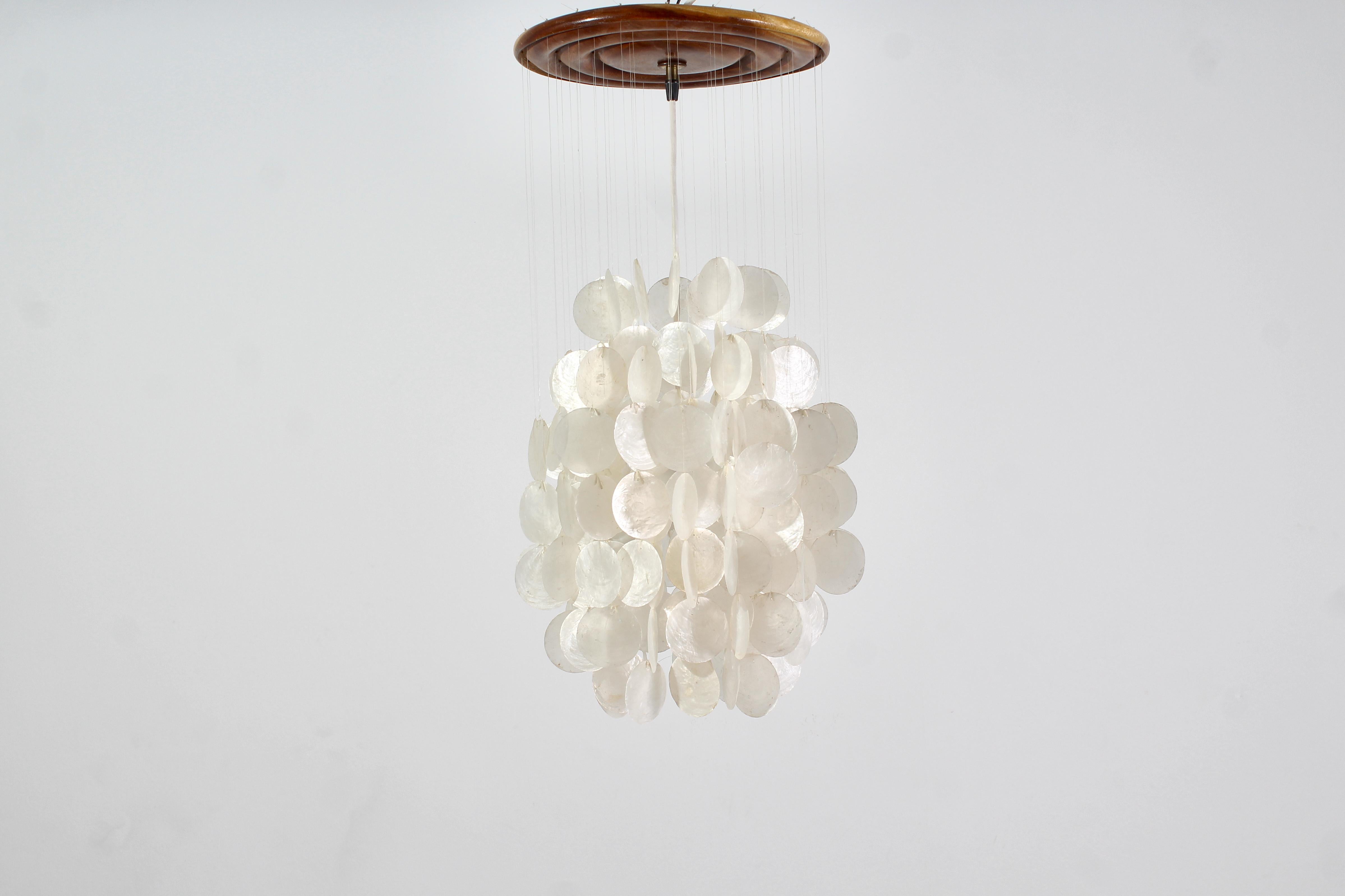 Mid-Century Shell Suspension Lamp by V. Panton for J. Luber AG 1960s In Good Condition For Sale In Palermo, IT