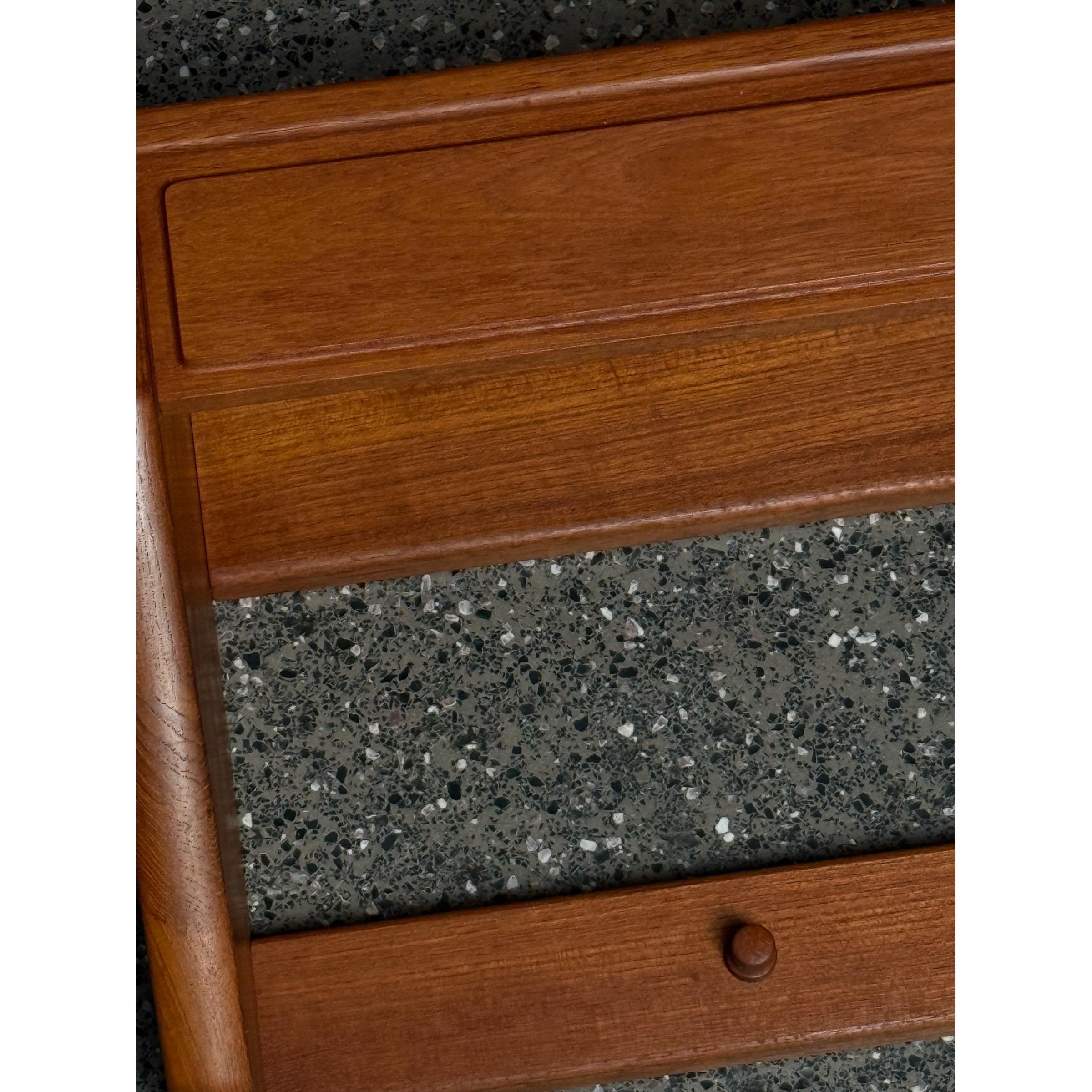 Mid-Century Shelves by Dyrlund For Sale 3