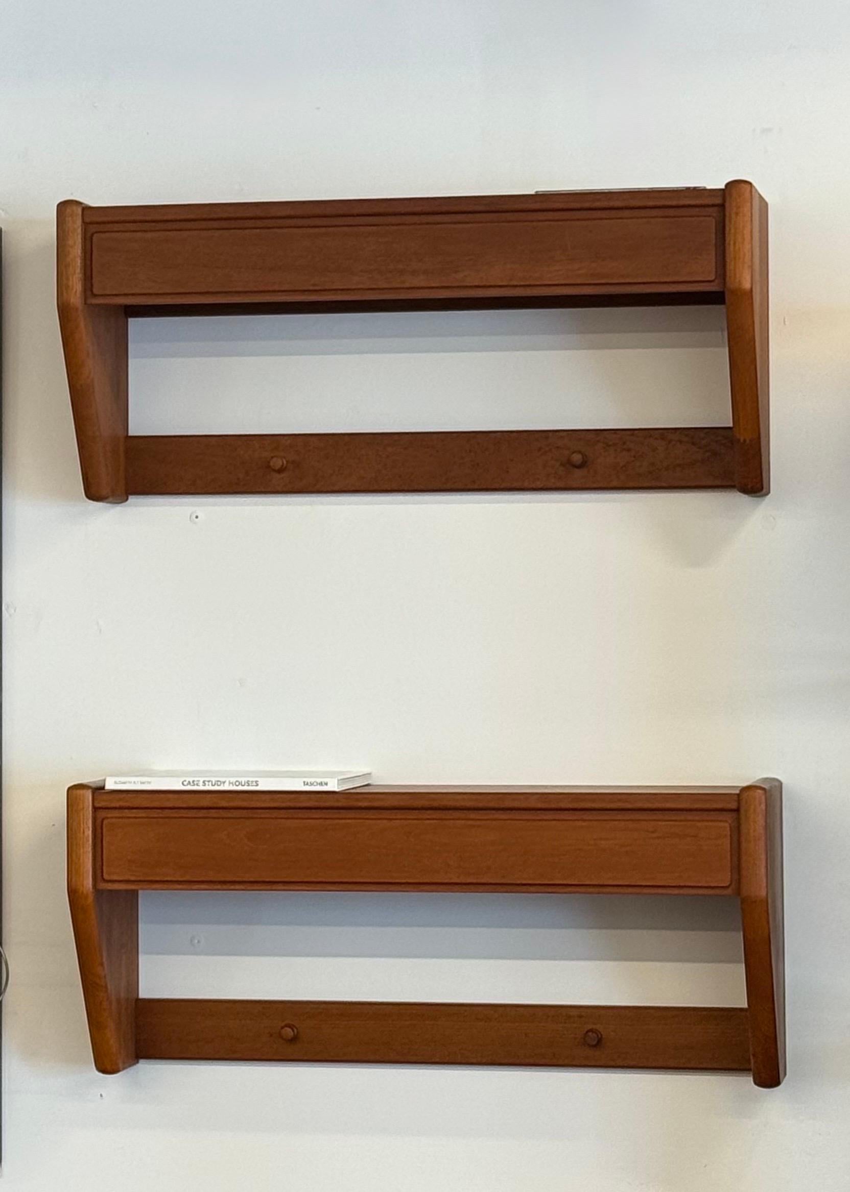 Mid-Century Shelves by Dyrlund For Sale 5