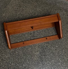 Estanterías de mediados de siglo by Dyrlund