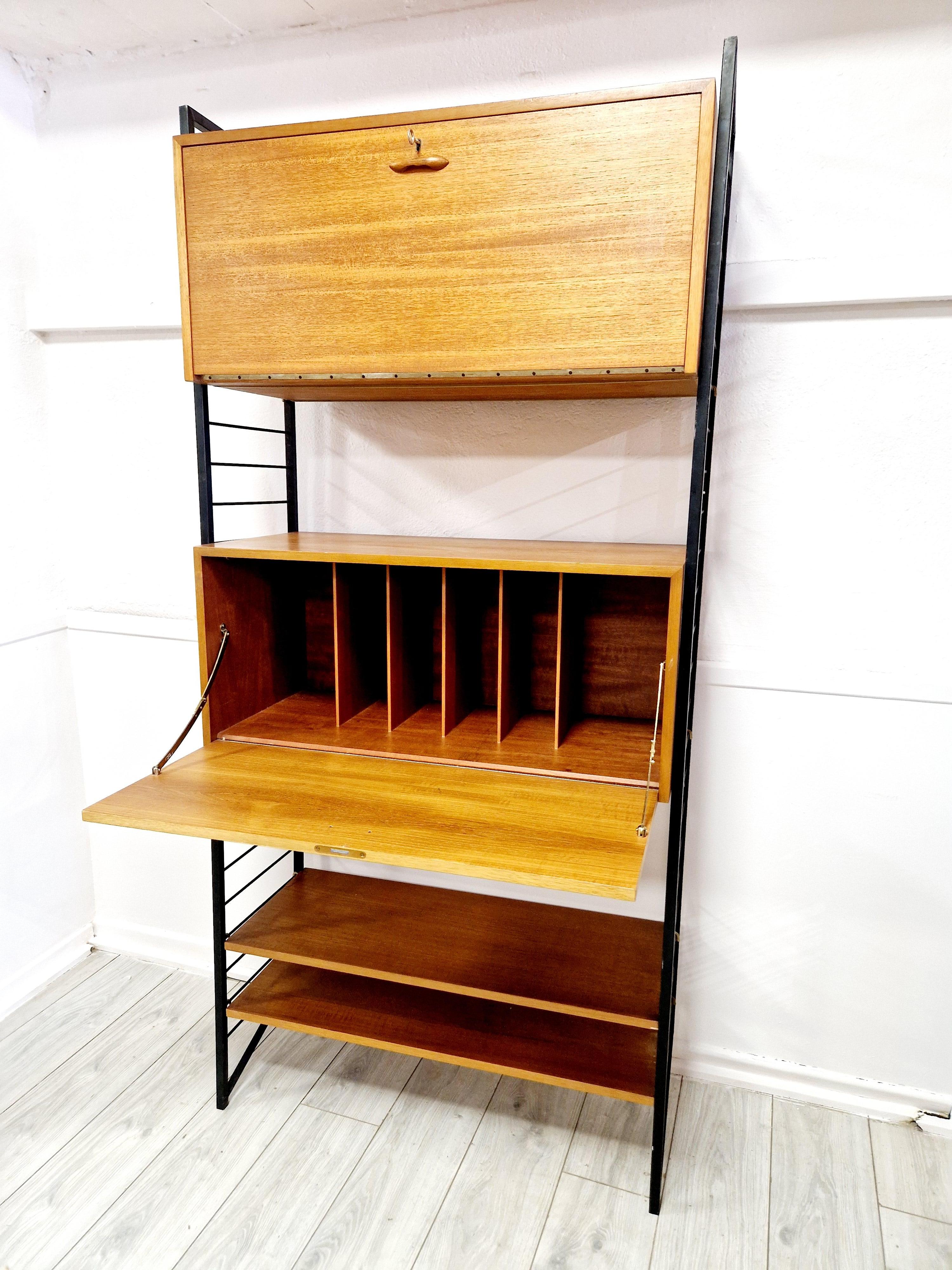 Mid Century Regal Schrank Staples Ladderax (20. Jahrhundert) im Angebot