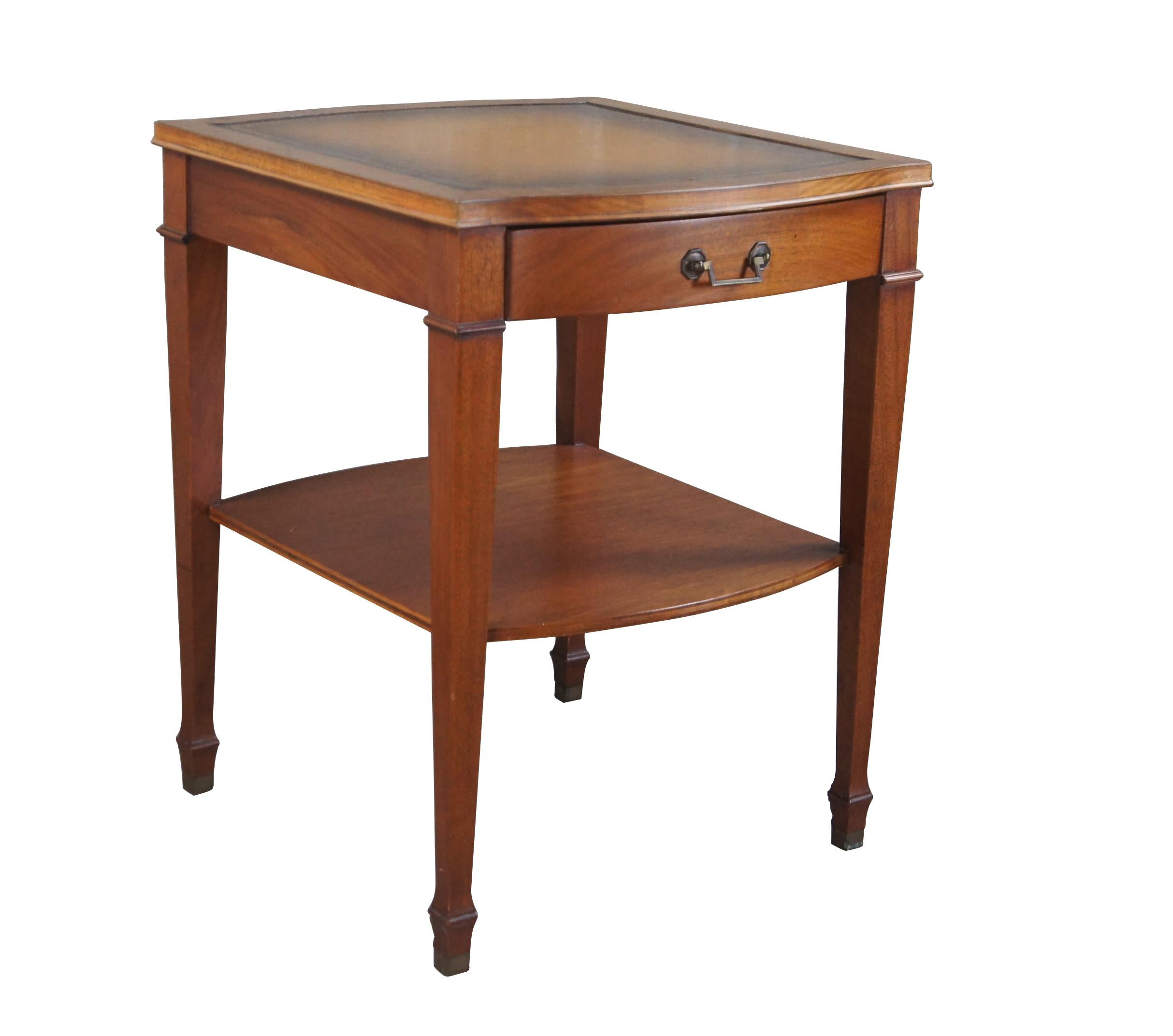 Mid Century Sheraton Style Mahogany Association Tooled Leather Top SideEnd Table In Good Condition For Sale In Dayton, OH
