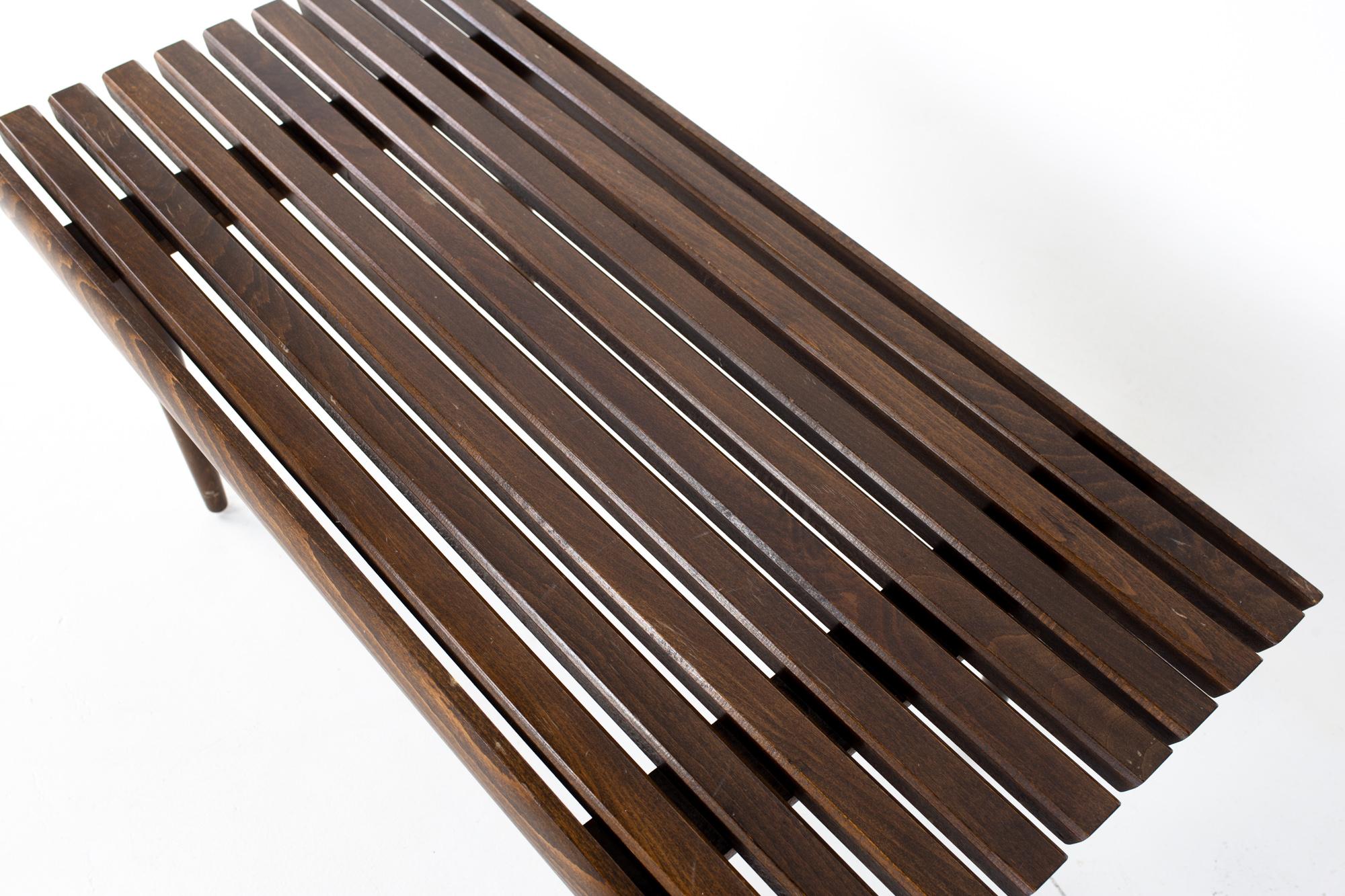 Mid Century Short Slat Bench In Good Condition In Franklin Park, IL