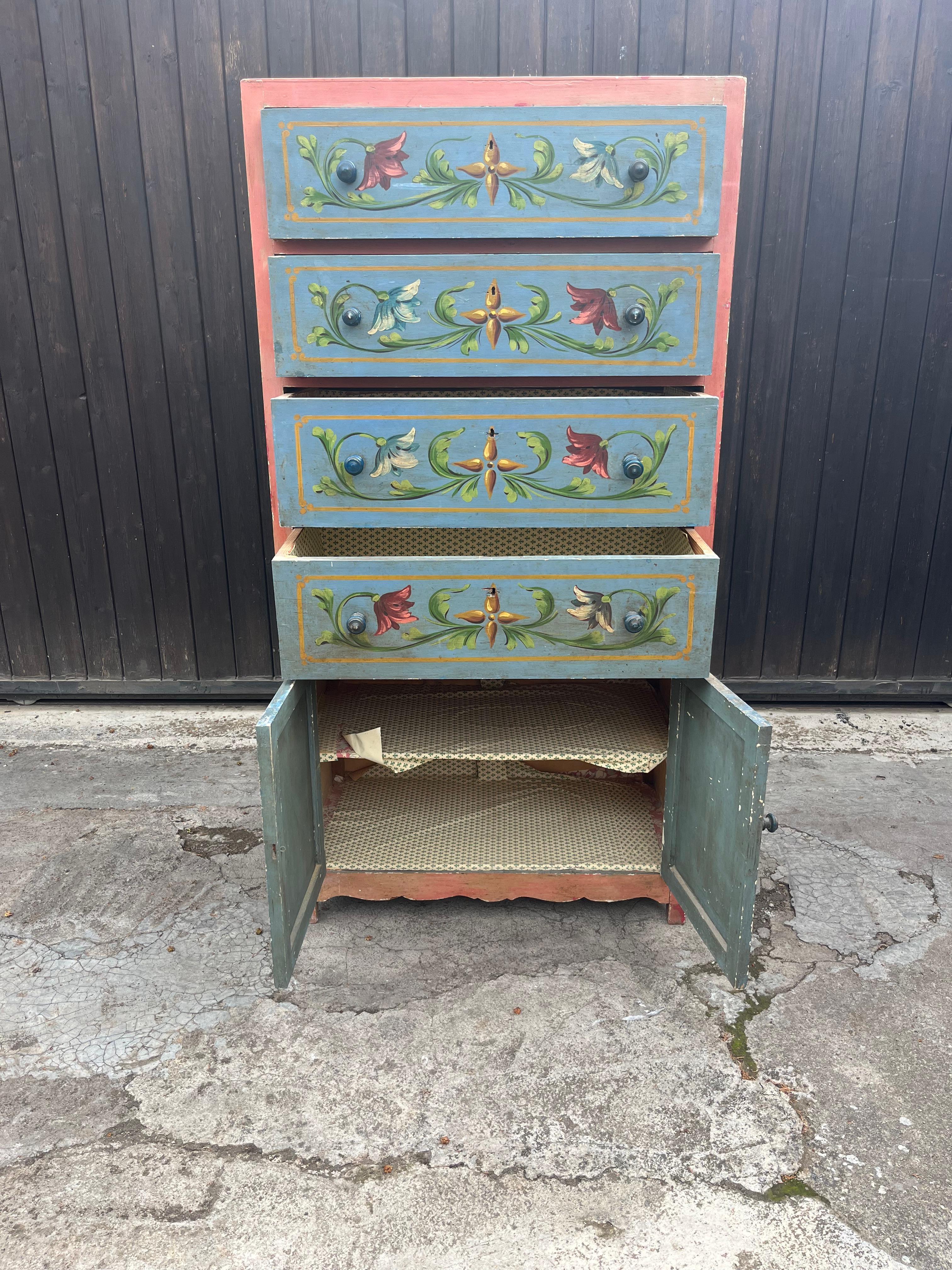 Cassettiera siciliana di metà secolo con decorazioni floreali, anni '50 in vendita 3