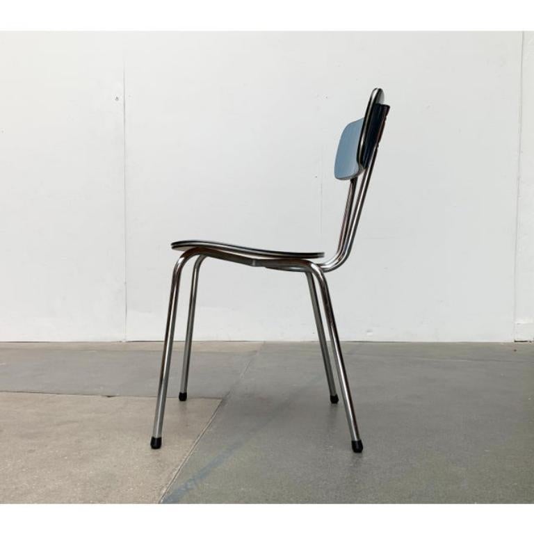 Silla auxiliar de mediados de siglo, años 60, en muy buen estado. Diseñado de 1960 a 1969
 
Más información:
Materiales: Metal, Plástico
Color: Negro
Estilos: Moderno de mediados de siglo
Tipo de artículo: Vintage, Antiguo o de segunda