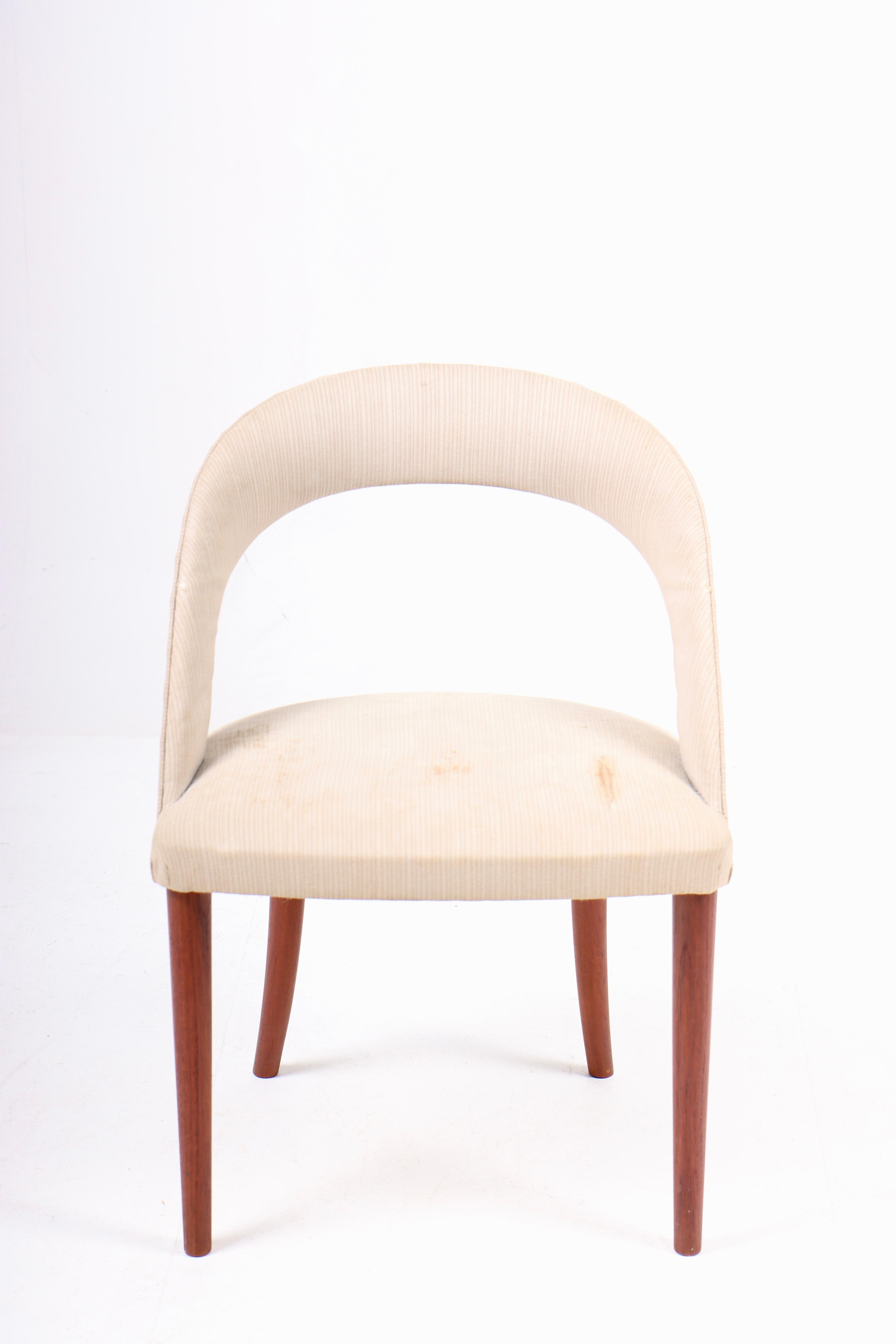 Beistellstuhl aus Stoff, entworfen von Frode Holm. Hergestellt in Dänemark, Originalzustand.