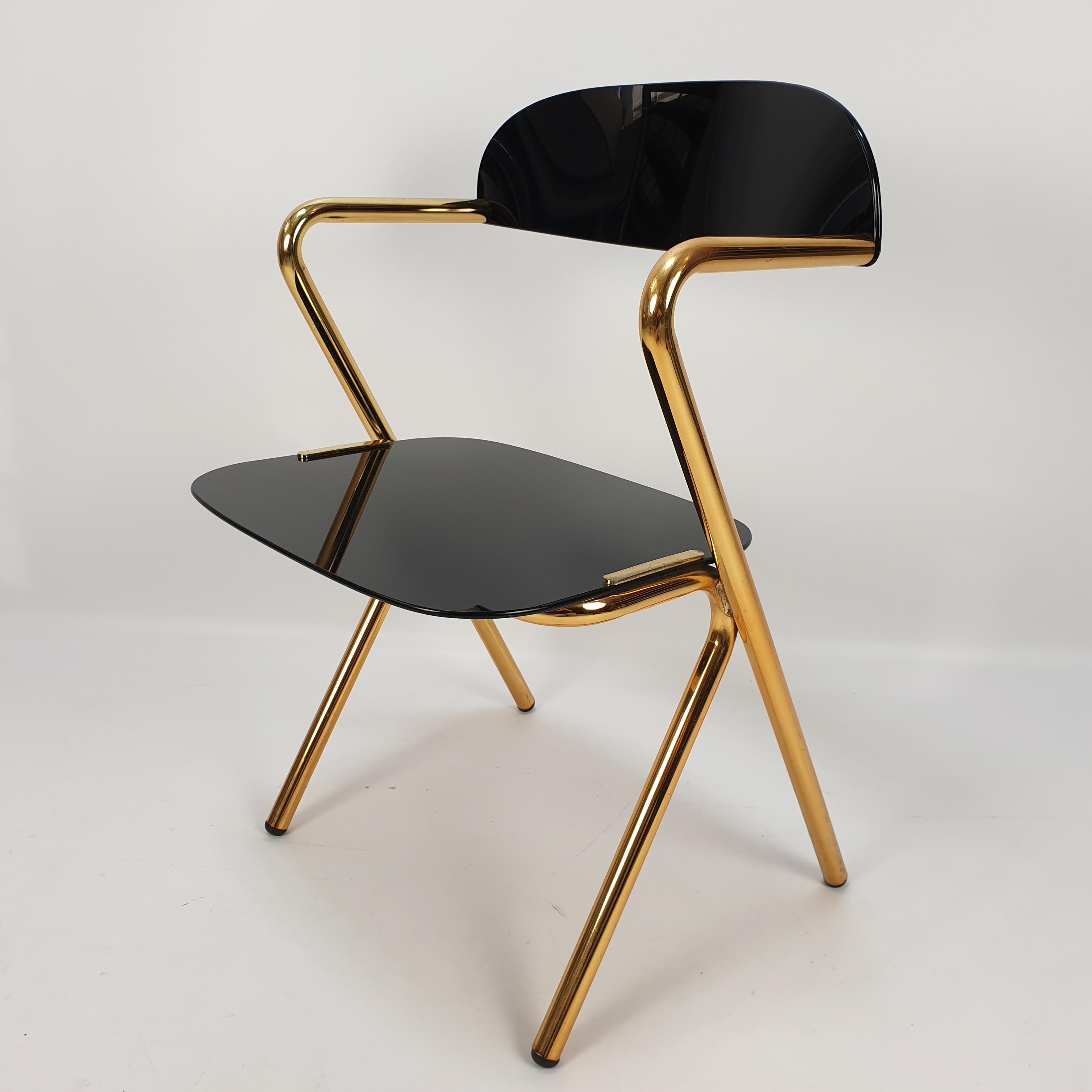 Very cute side or desk chair by Ico Parisi, Italy.
It has been fabricated in the early 80's.
Very rare piece.

Lovely design with gold colored metal base and a shiny black seat and backrest.

The chair is in good condition with the normal wear.

We