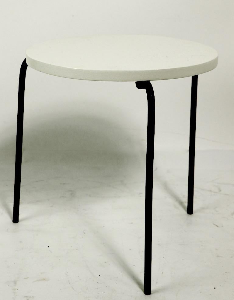 Mid-Century Modern Table d'appoint du milieu du siècle:: d'après McCobb en vente