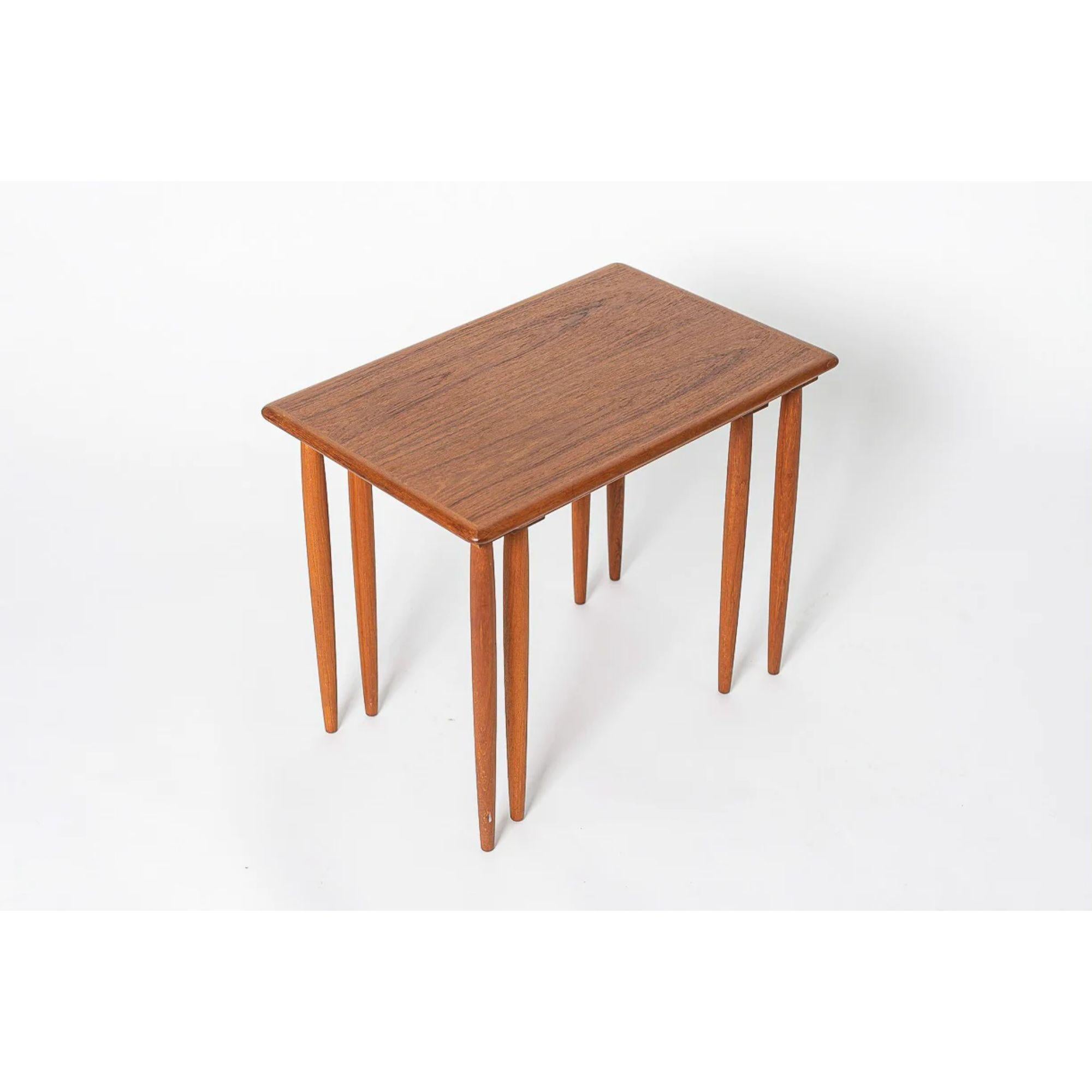Mid Century Side Nesting Tables in Teak Wood, circa 1960 In Good Condition In Detroit, MI