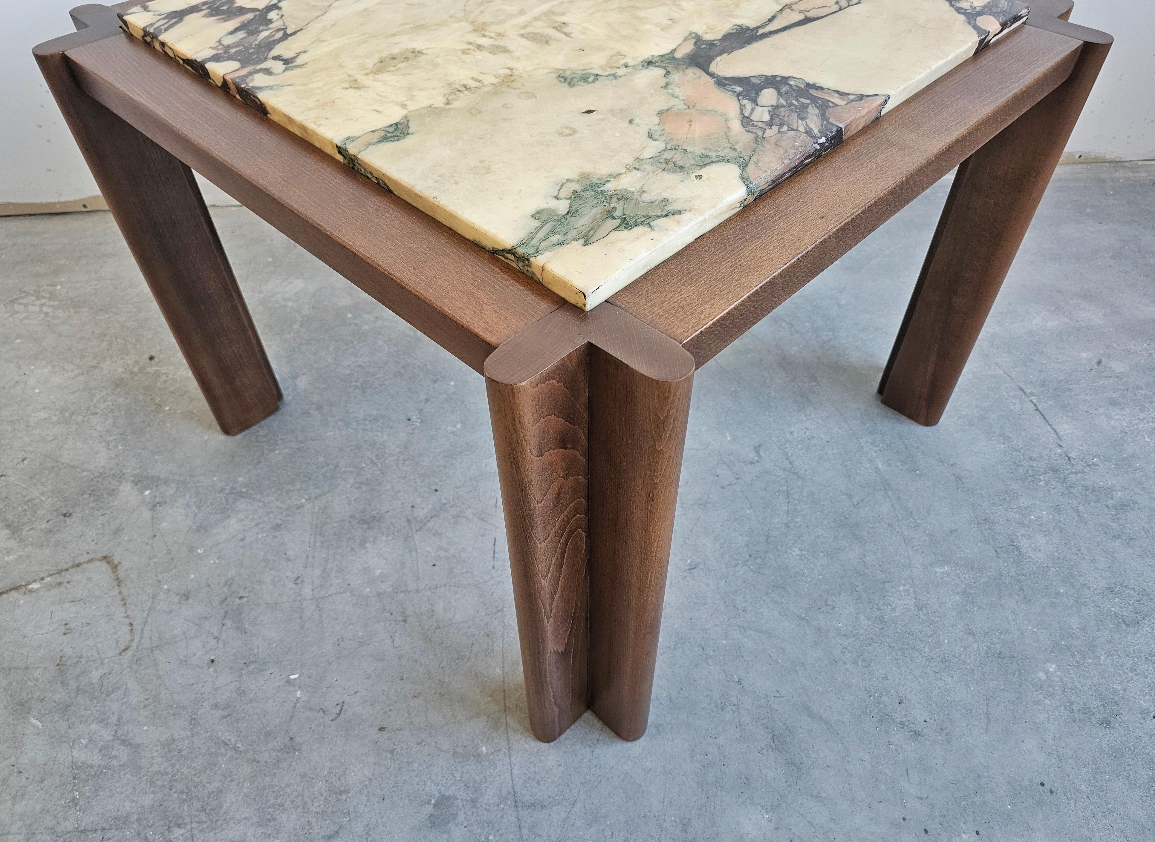 In this listing you will find a gorgeous Mid Century Modern side or coffee table
 It is done in beech with a Calacatta Viola top. Made in Italy in 1970s.

Good vintage condition. Table constriction has been fully refurbished. Marble top has two