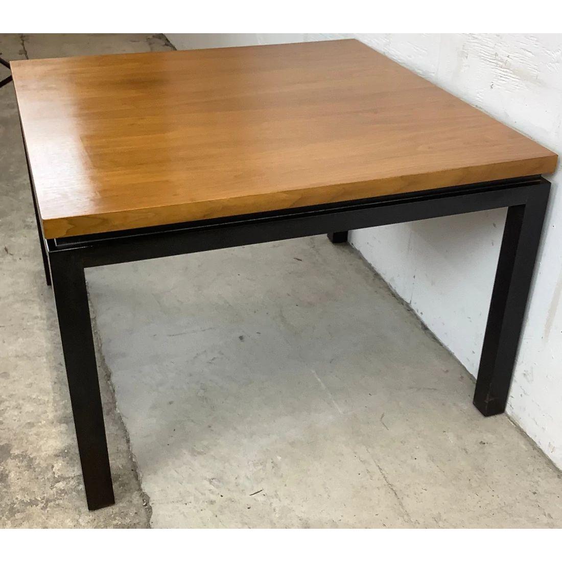 20ième siècle Table d'appoint du milieu du siècle Attr. à Harvey Probber en vente