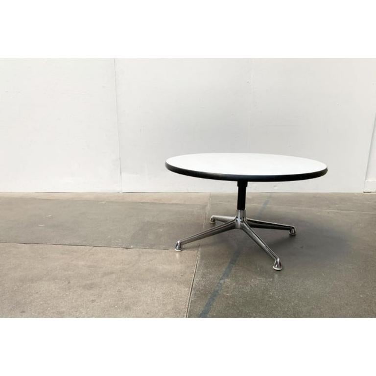 Mid-Century Side Table by Charles & Ray Eames for Herman Miller, 1960s In Excellent Condition For Sale In Hamburg, DE