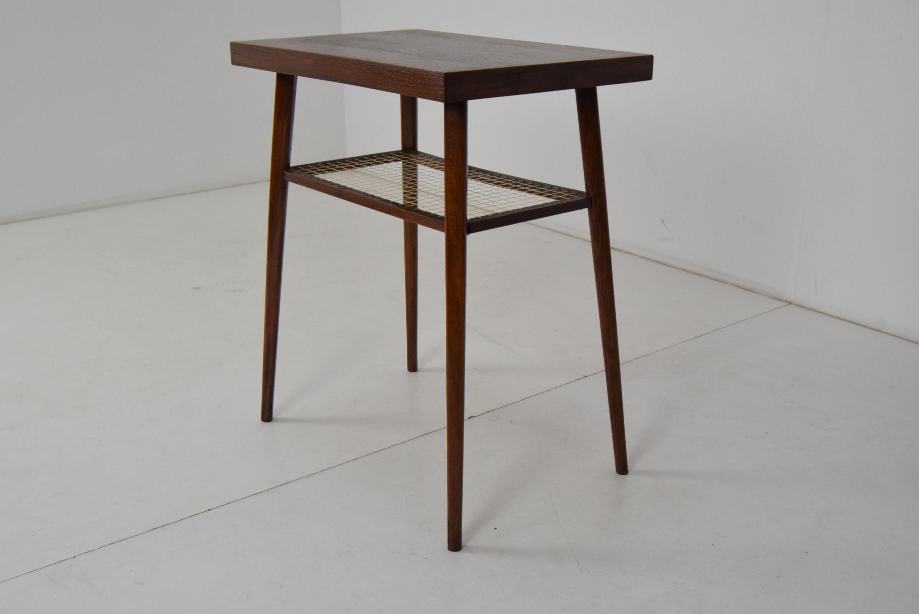 Mid-Century Side Table from Drevopodnik Holesov, 1960's In Good Condition For Sale In Praha, CZ