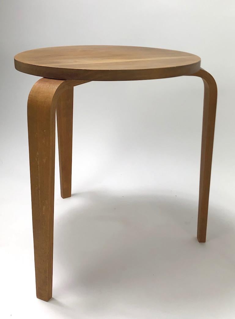 Nice diminutive side, or end table of blonde bentwood with circular wood top. Design and manufacture attributed to Thonet, after Aalto.