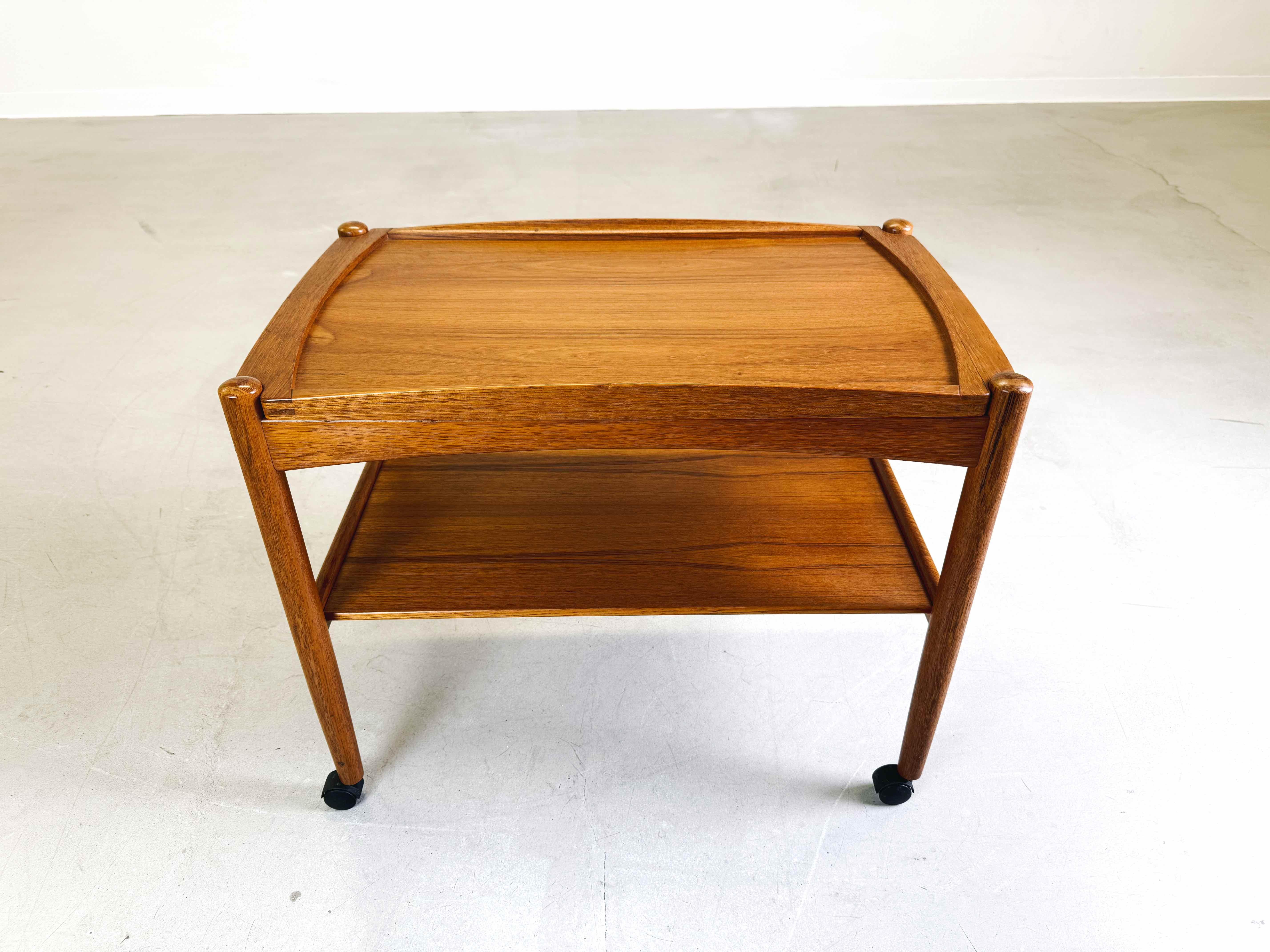 Mid Century Beistelltisch Servierwagen Teewagen Poul Hundevad (Geölt) im Angebot