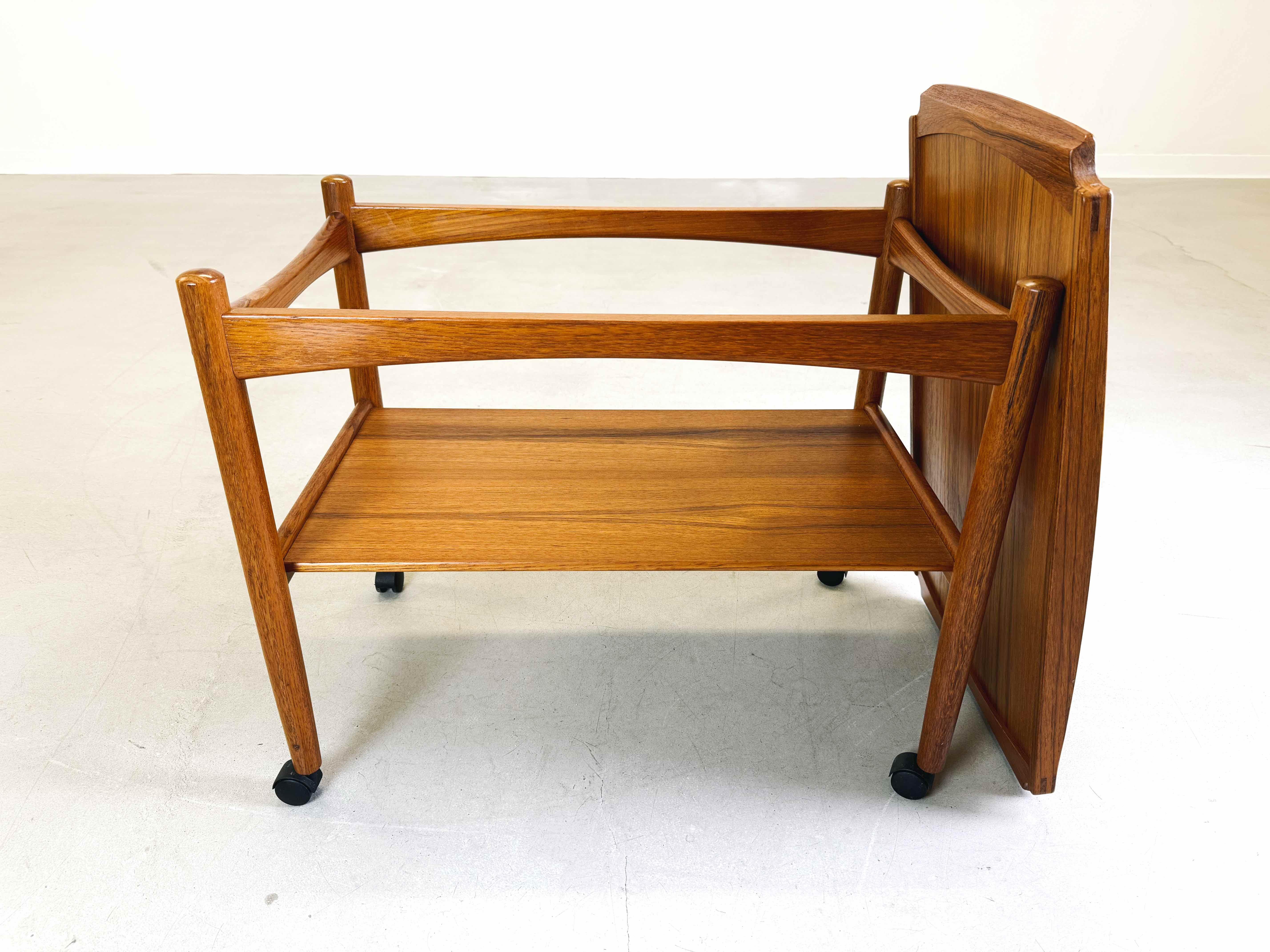 Mid Century Beistelltisch Servierwagen Teewagen Poul Hundevad (Teakholz) im Angebot