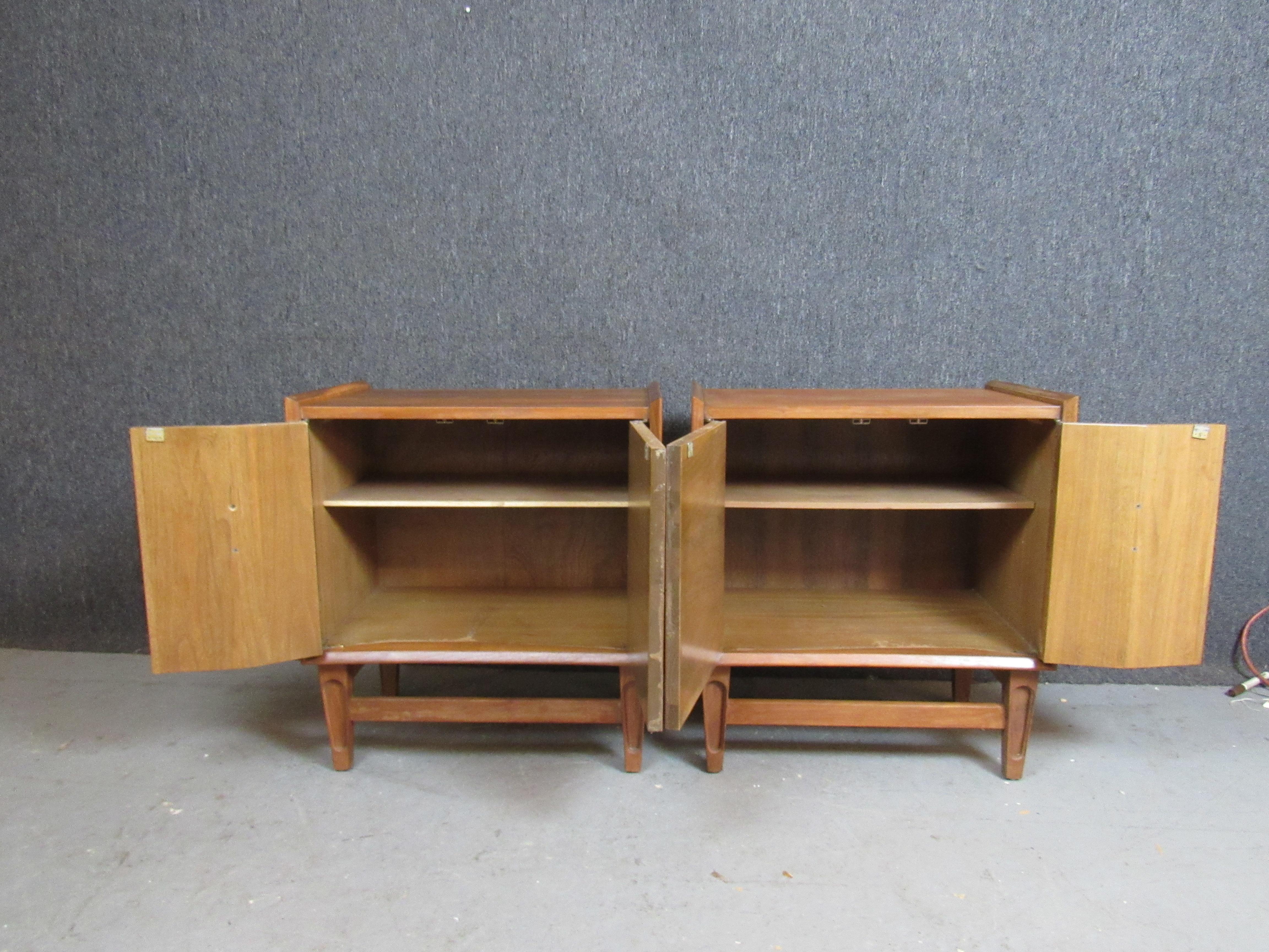 Pair of mid-century modern nightstands by Karlit of Sweden. Features dramatic sculpted handles on each door, tapered legs, and open cabinet space with shelves.
Please confirm location NY or NJ