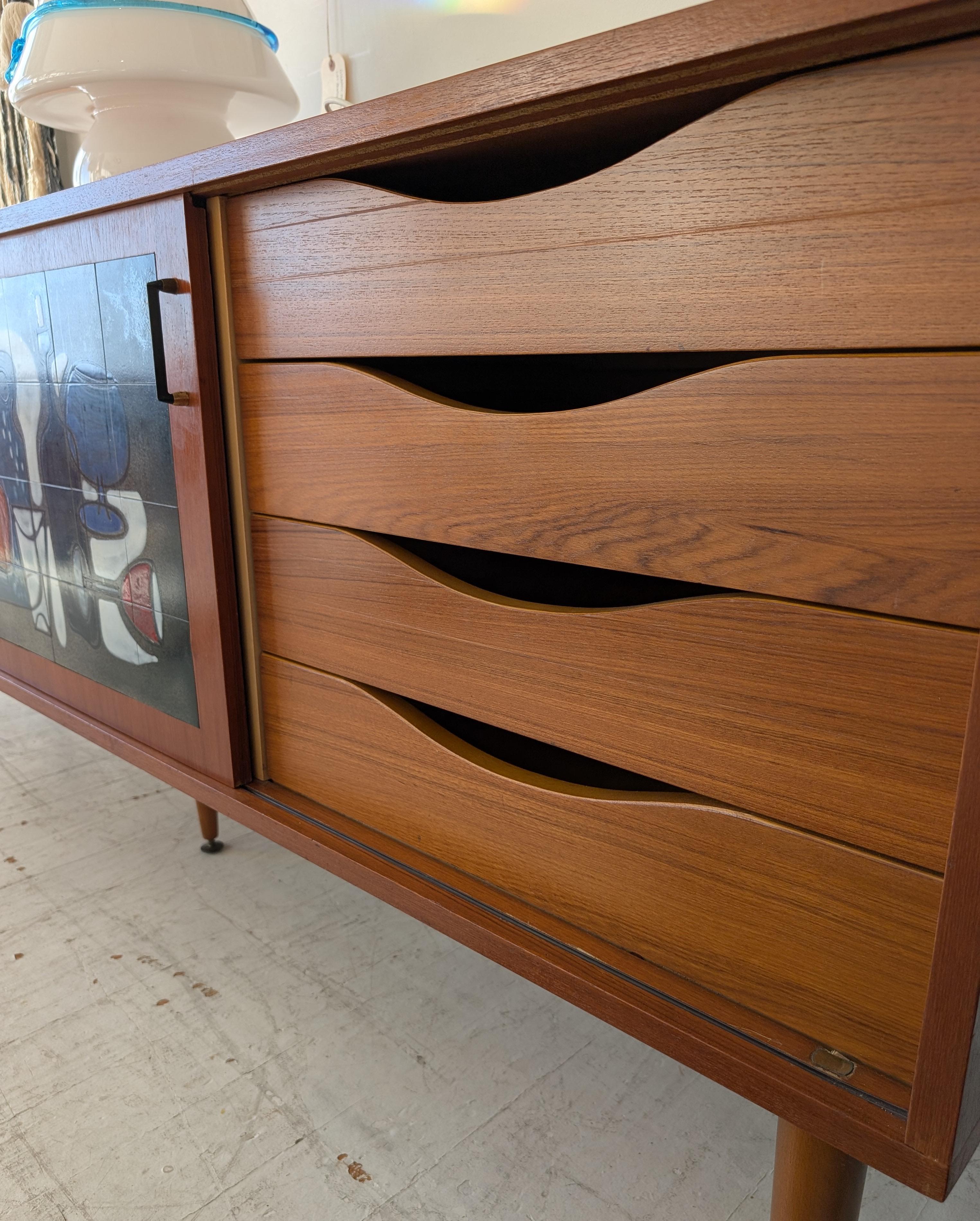 Credenza di metà secolo di Alfred Hendrickx, anni '60, teak e piastrelle di ceramica Vigneron in vendita 4