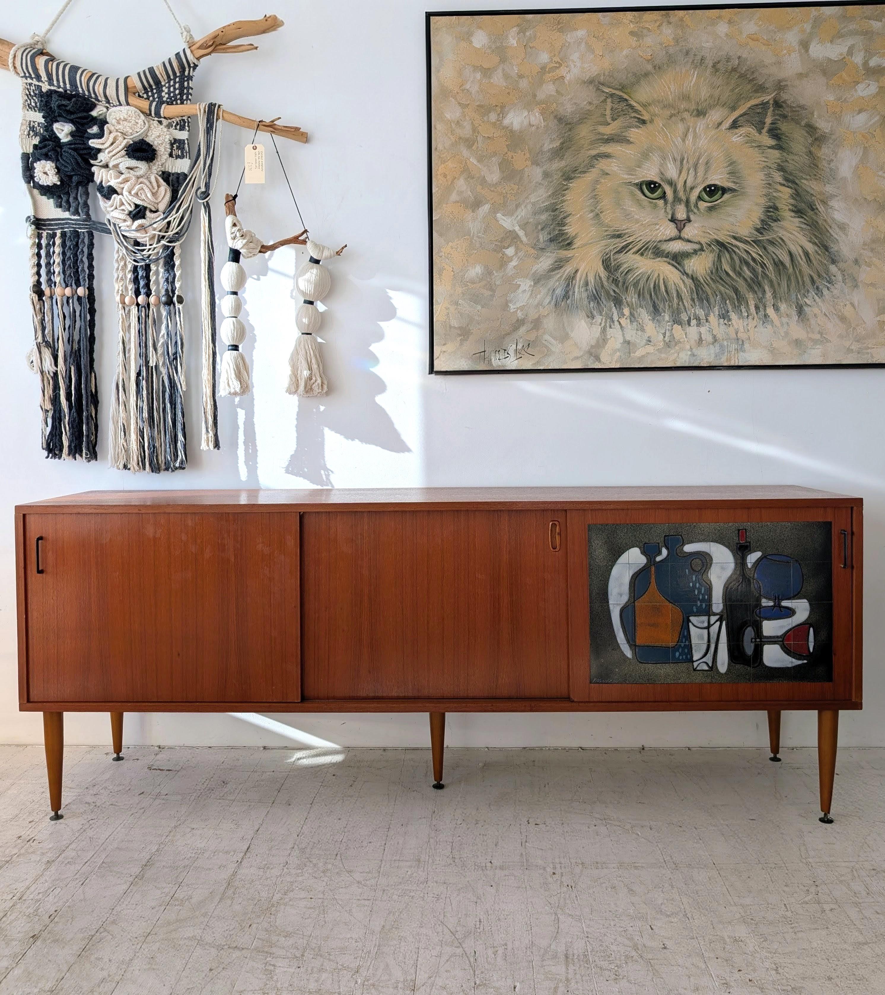 Belga Credenza di metà secolo di Alfred Hendrickx, anni '60, teak e piastrelle di ceramica Vigneron in vendita