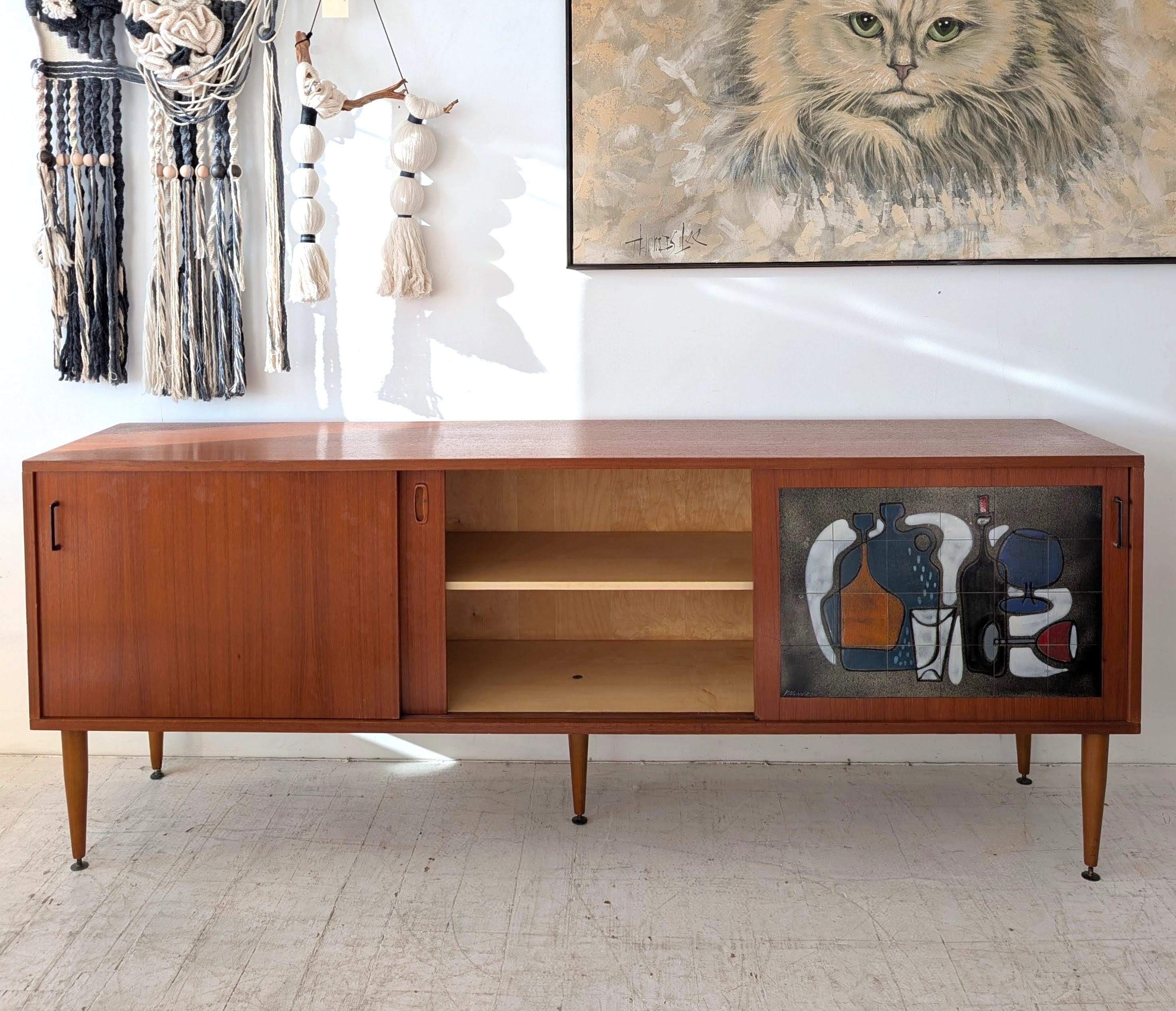 Credenza di metà secolo di Alfred Hendrickx, anni '60, teak e piastrelle di ceramica Vigneron In condizioni buone in vendita a Hastings, GB