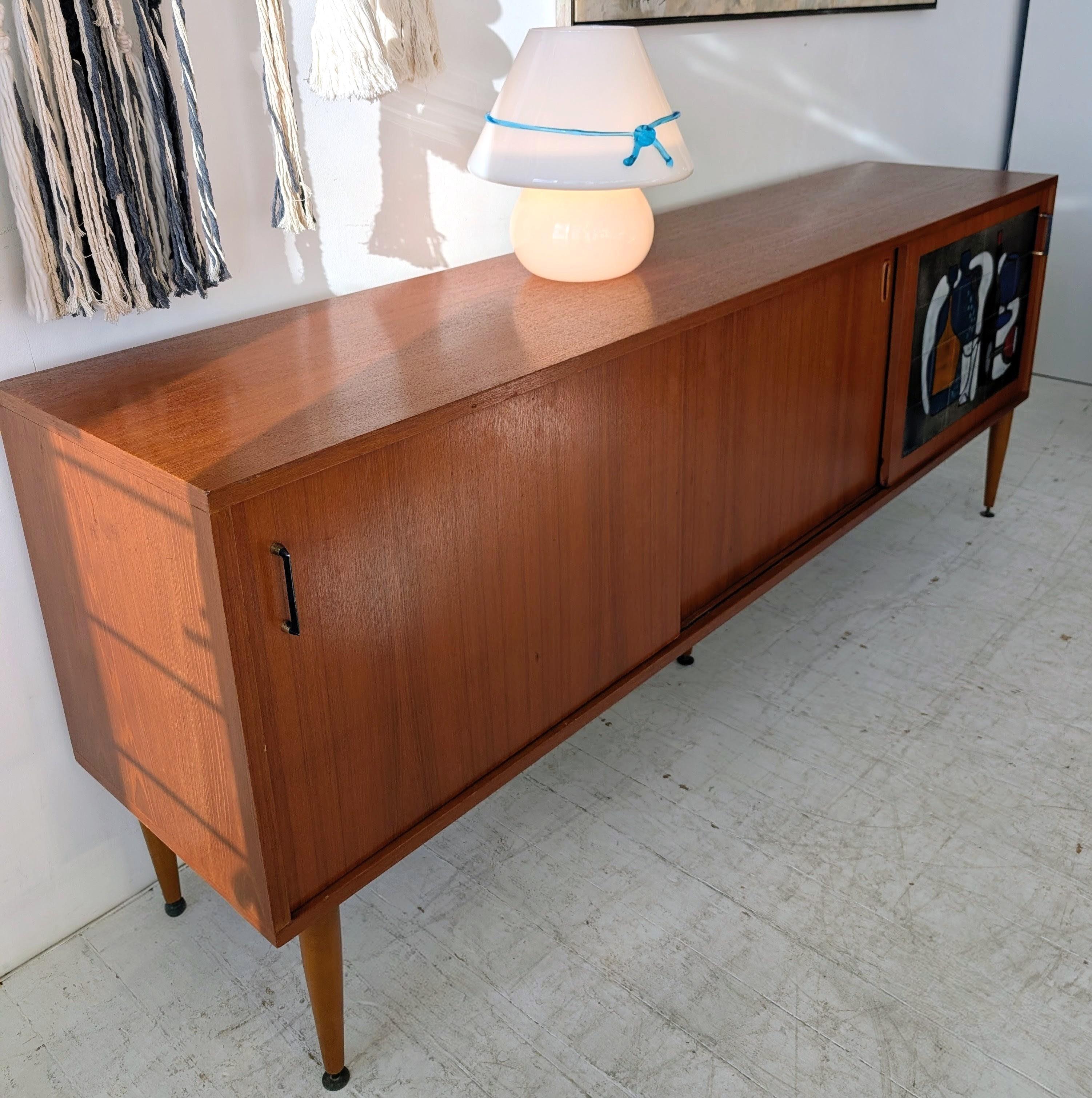 Credenza di metà secolo di Alfred Hendrickx, anni '60, teak e piastrelle di ceramica Vigneron in vendita 1