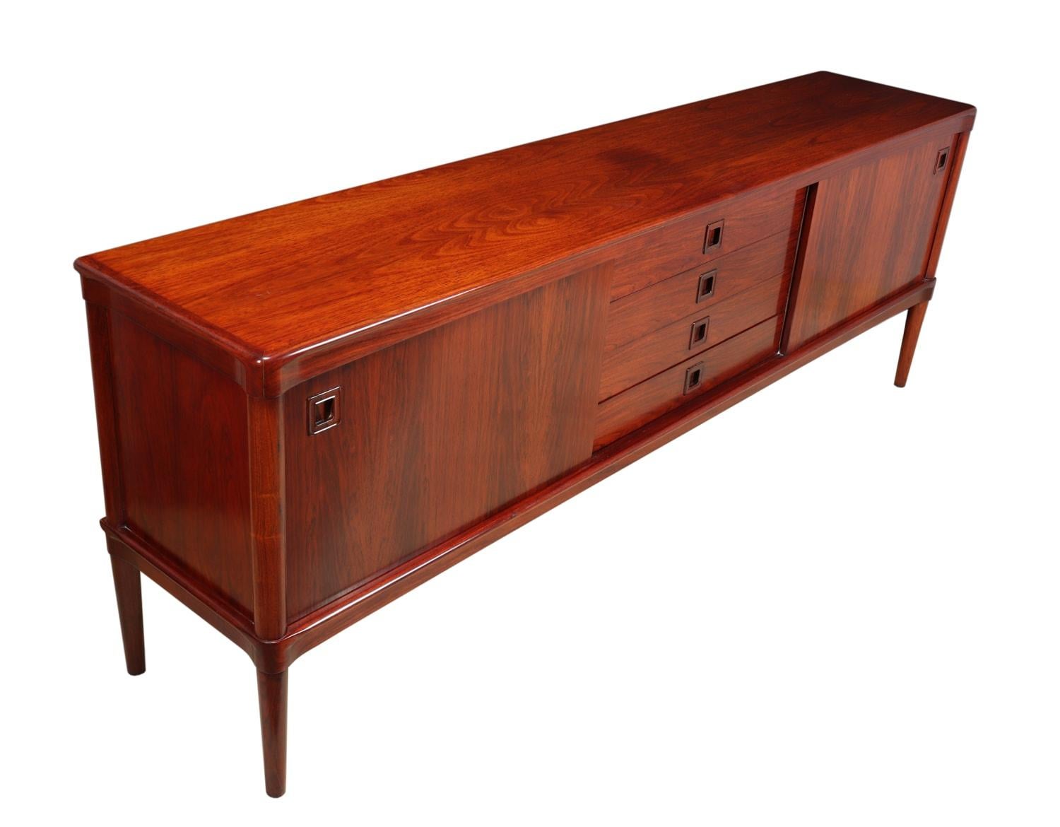 Midcentury rosewood sideboard by Bramin circa 1960s
Midcentury rosewood sideboard produced in circa 1960s by Bramin and designed by H W Klien This midcentury, Danish, rosewood sideboard has 2 sliding doors, with shelves behind 4 central drawers,