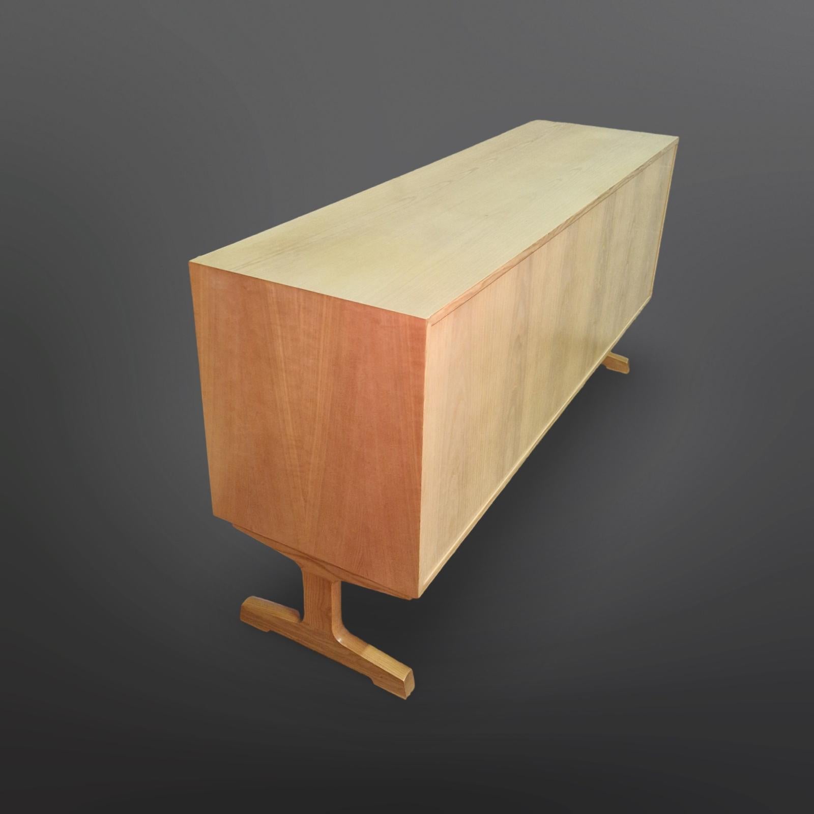 Chêne Buffet du milieu du siècle par Ditte & Adrian Heath pour France & son, Danemark années 1960 en vente