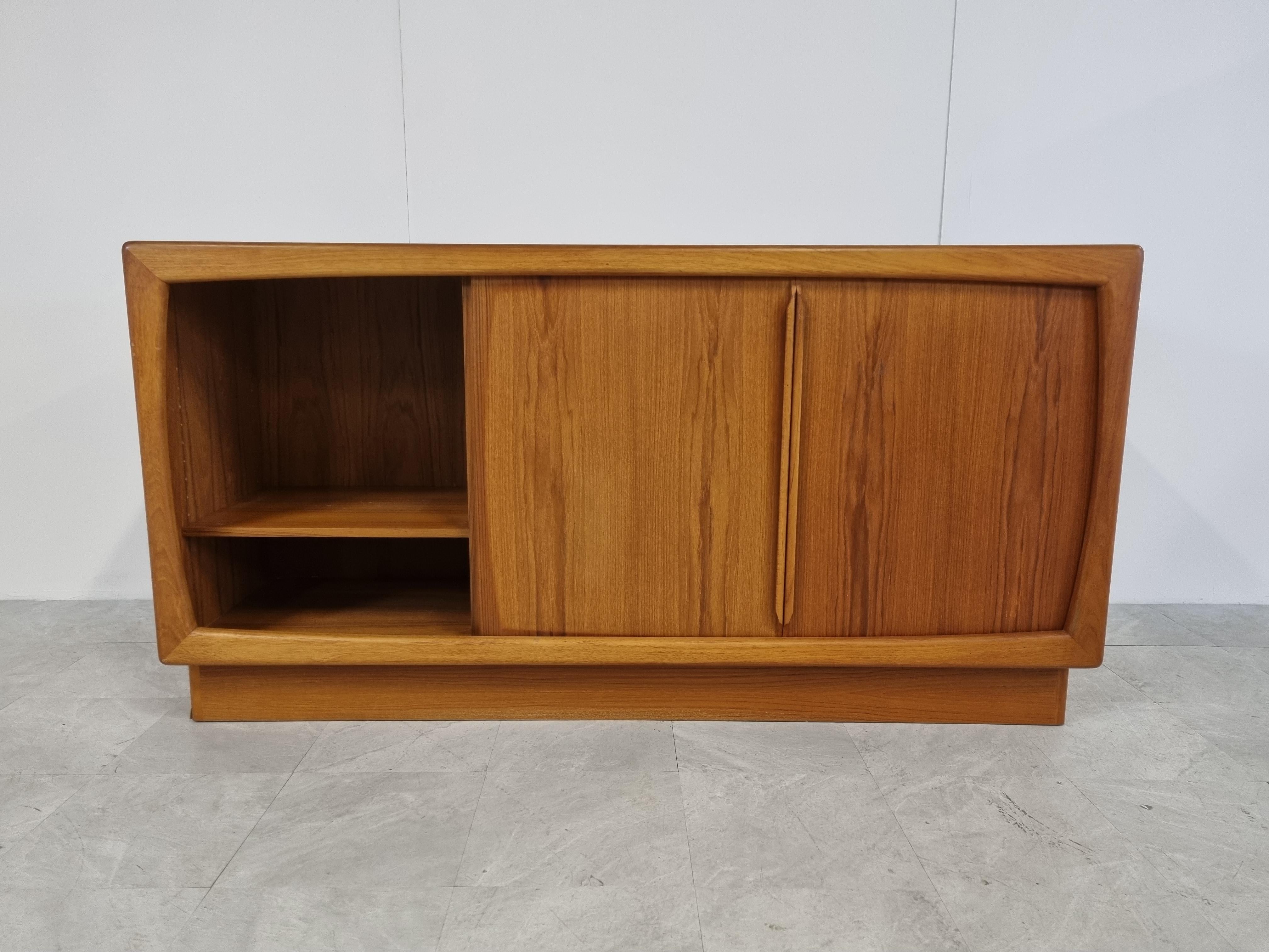 Mid-century teak sideboard by Dyrlund with two sliding doors and 5 central drawers.

Good quality and timeless piece for your interior.

1960s - Denmark

Good condition, age related wear.

Dimensions:

Lenght: 160 cm / 62.99