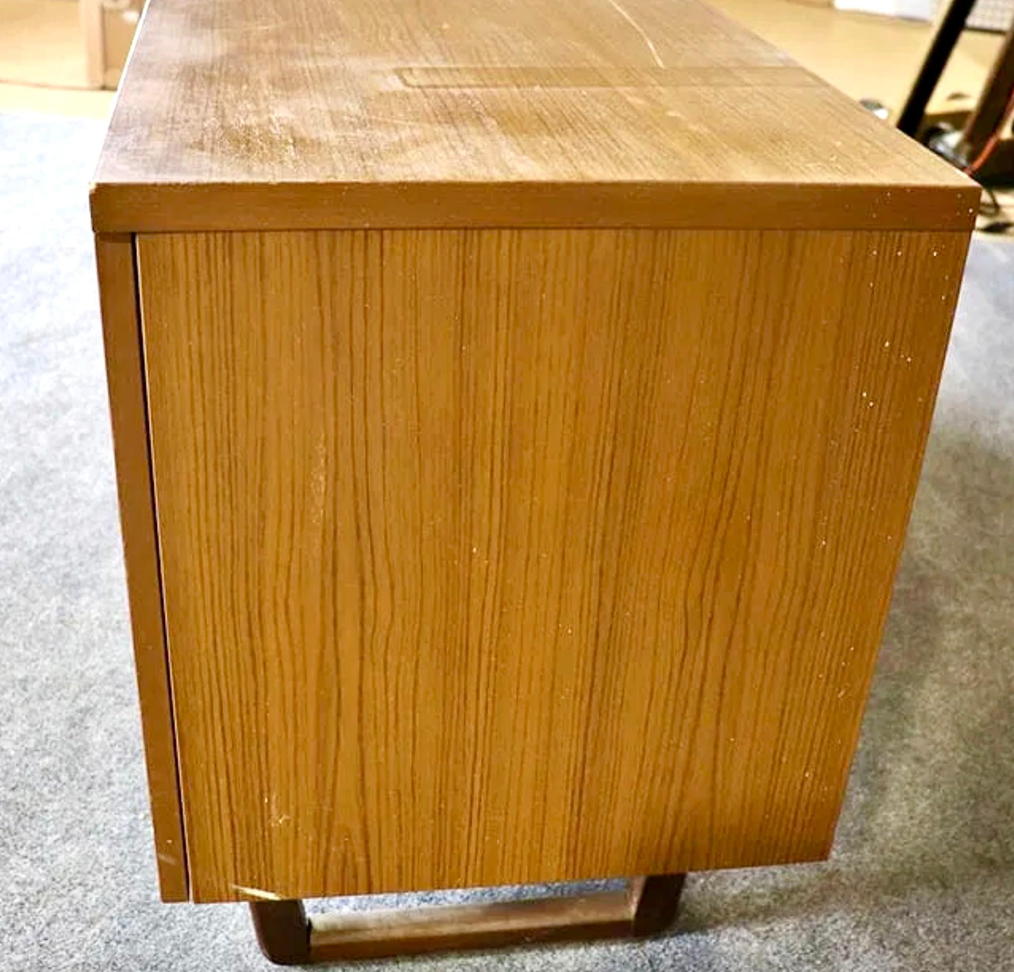 XX secolo Credenza di metà secolo di Europa in vendita
