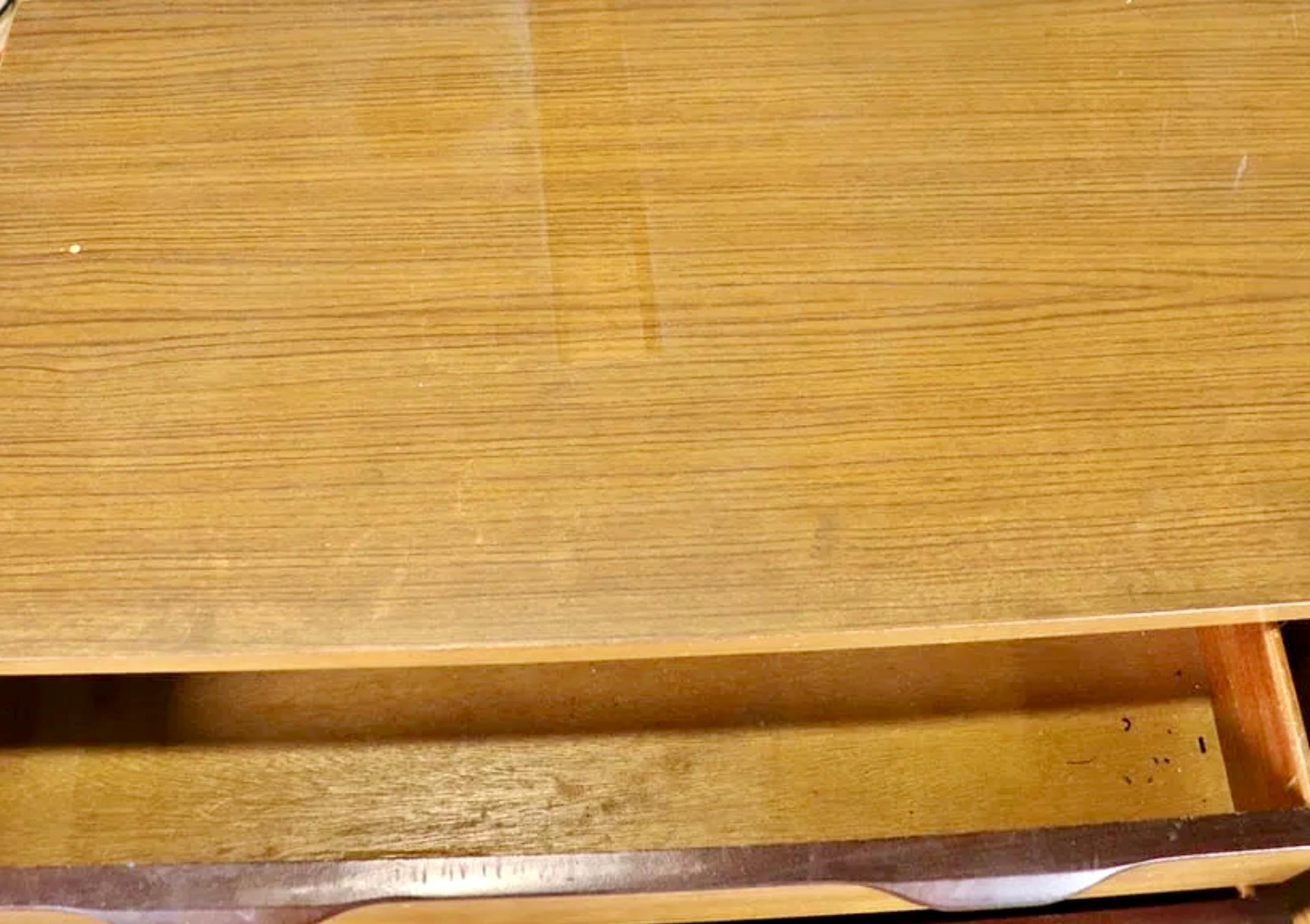 Credenza di metà secolo di Europa in vendita 2