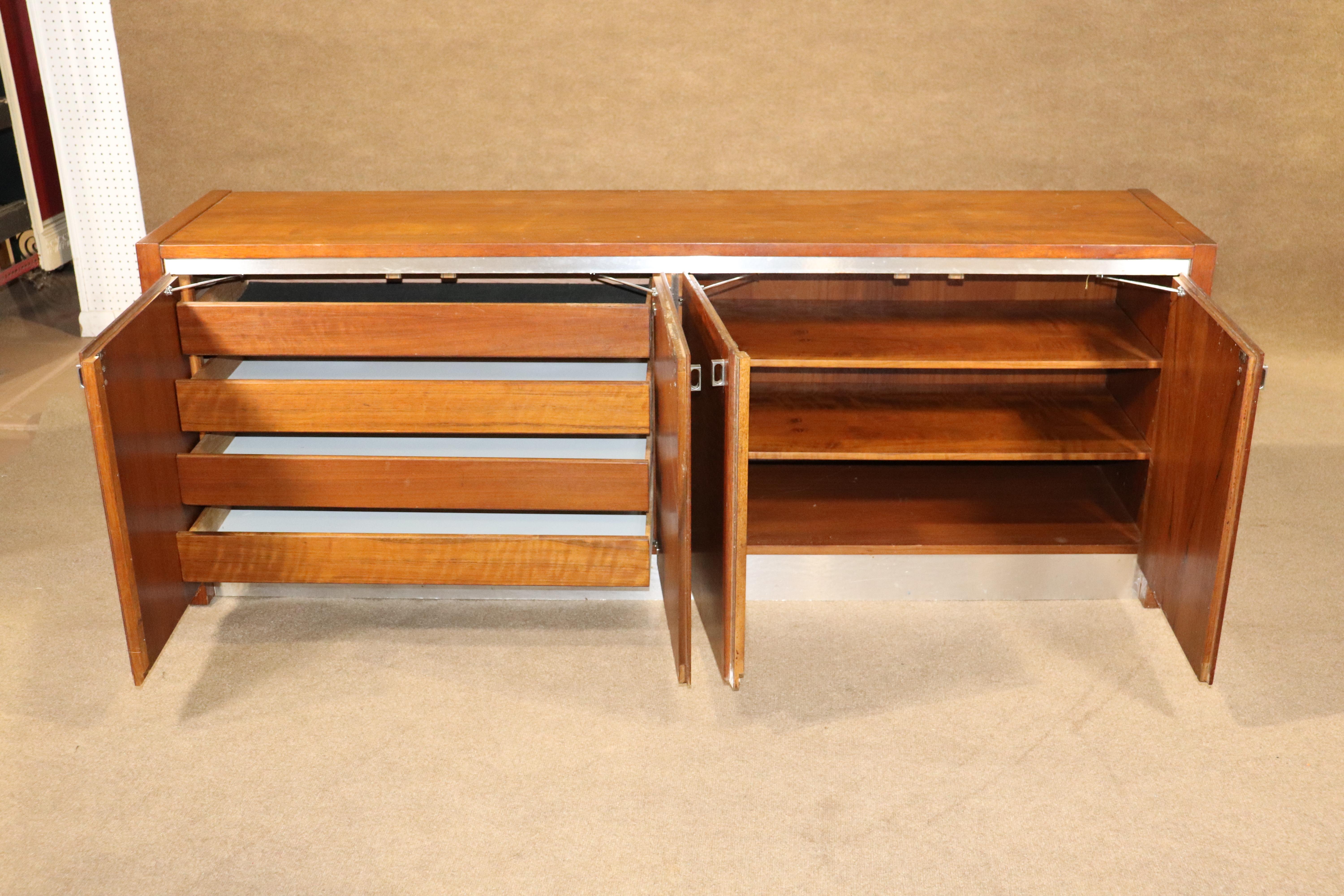 Mid-century modern sideboard by Founders with drawer and cabinet storage. Great for home or office use. Warm teak wood with accenting chrome hardware.
Please confirm location NY or NJ.