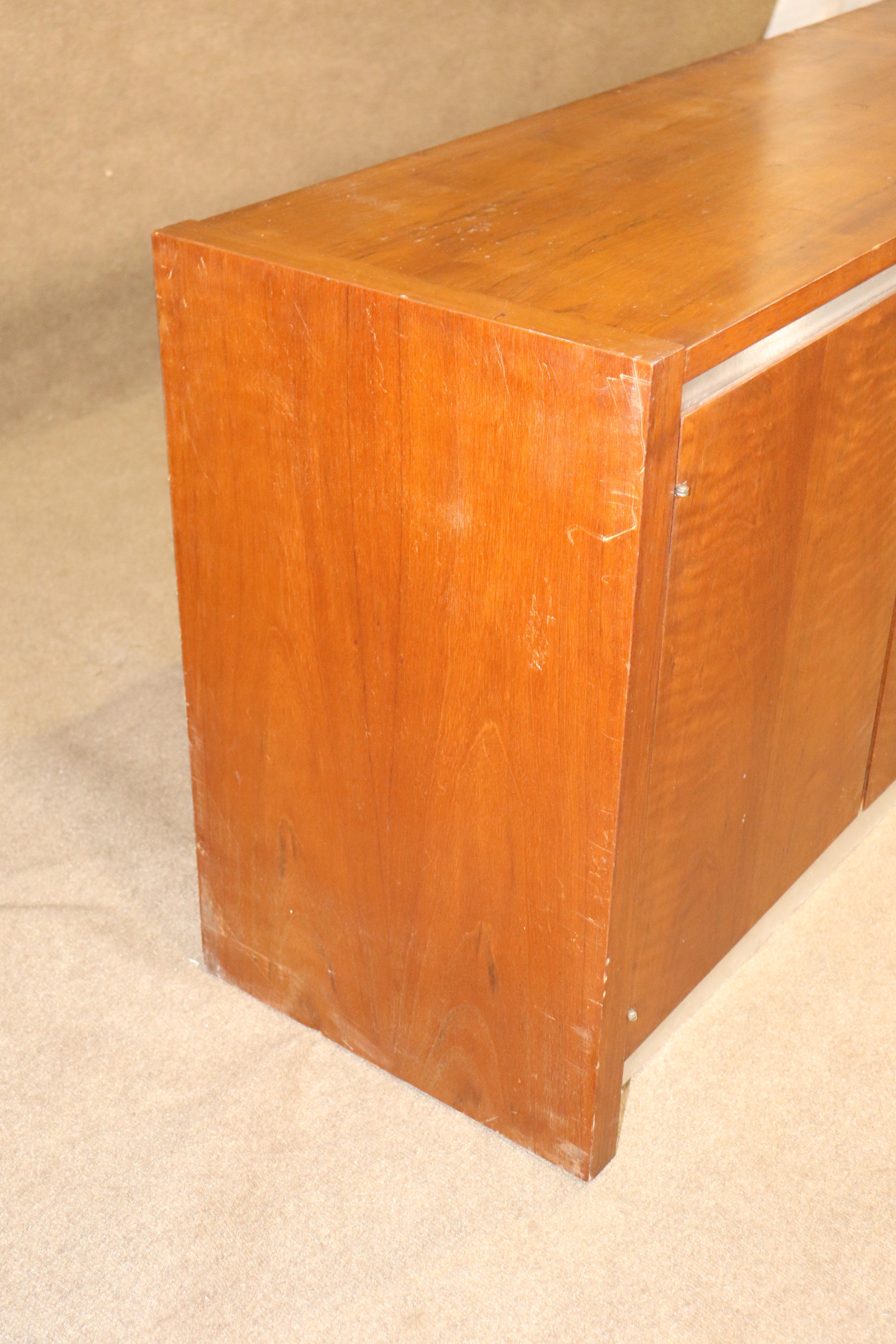Credenza di metà secolo di Founders In condizioni buone in vendita a Brooklyn, NY