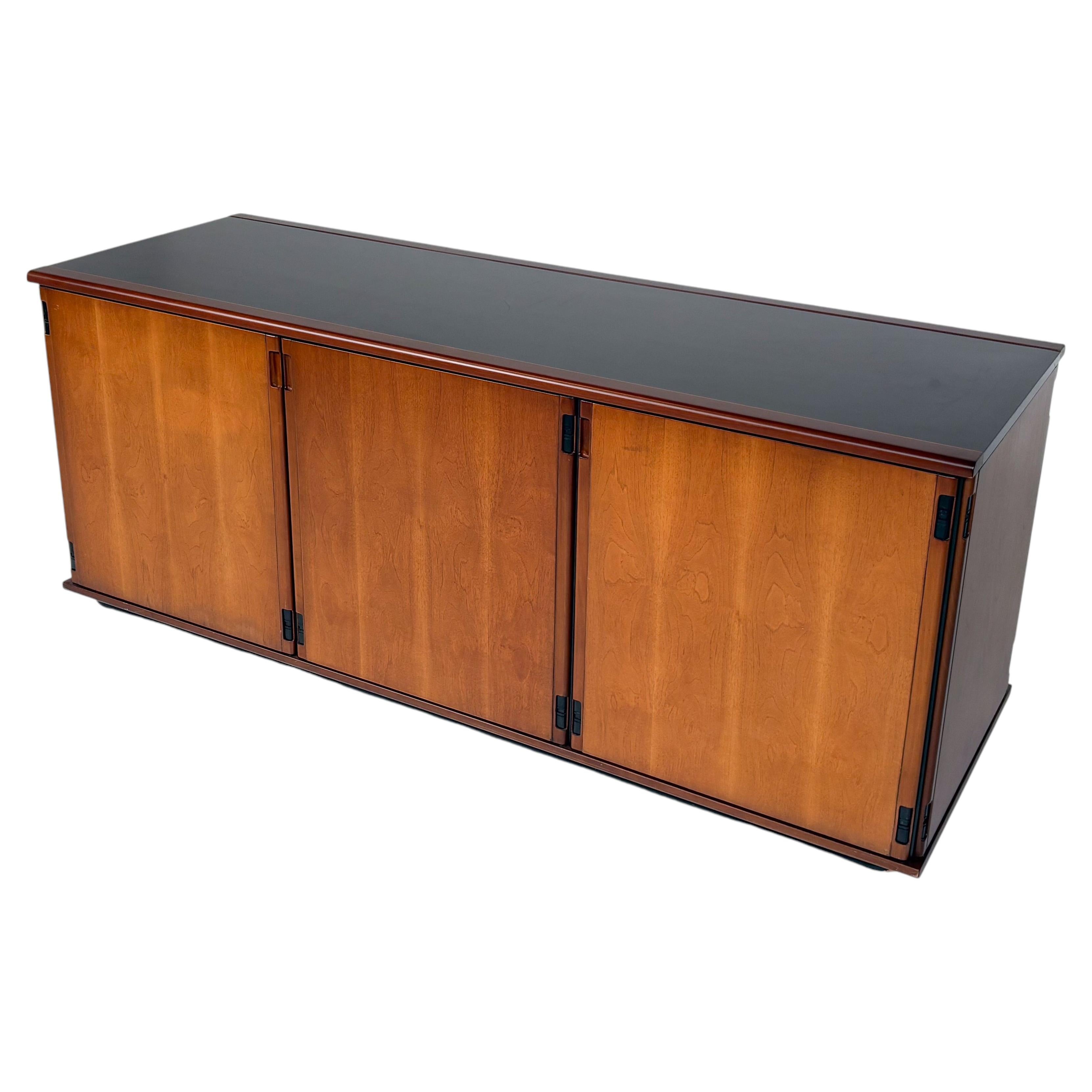 Aparador de mediados de siglo de Gianfranco Frattini, Madera, Italia, 1970s