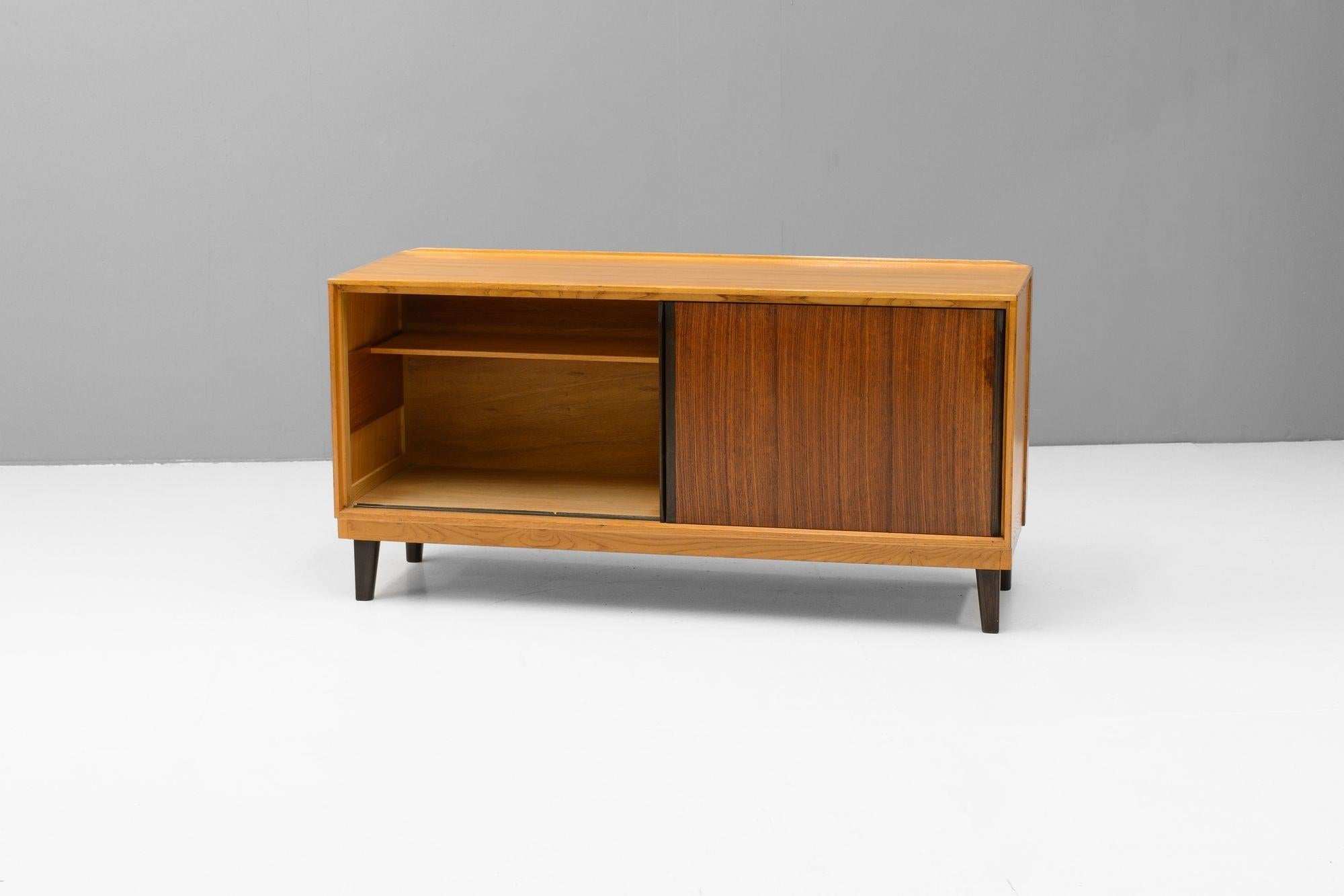 Enfilade du milieu du siècle dernier de Gordon Russell Bon état - En vente à London, England