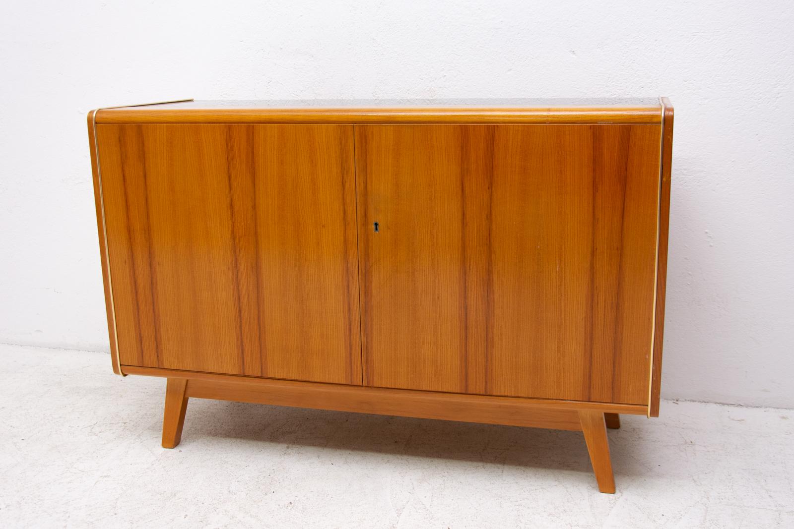 Midcentury Sideboard by Hubert Nepožitek & Bohumil Landsman for Jitona, 1960s In Good Condition In Prague 8, CZ