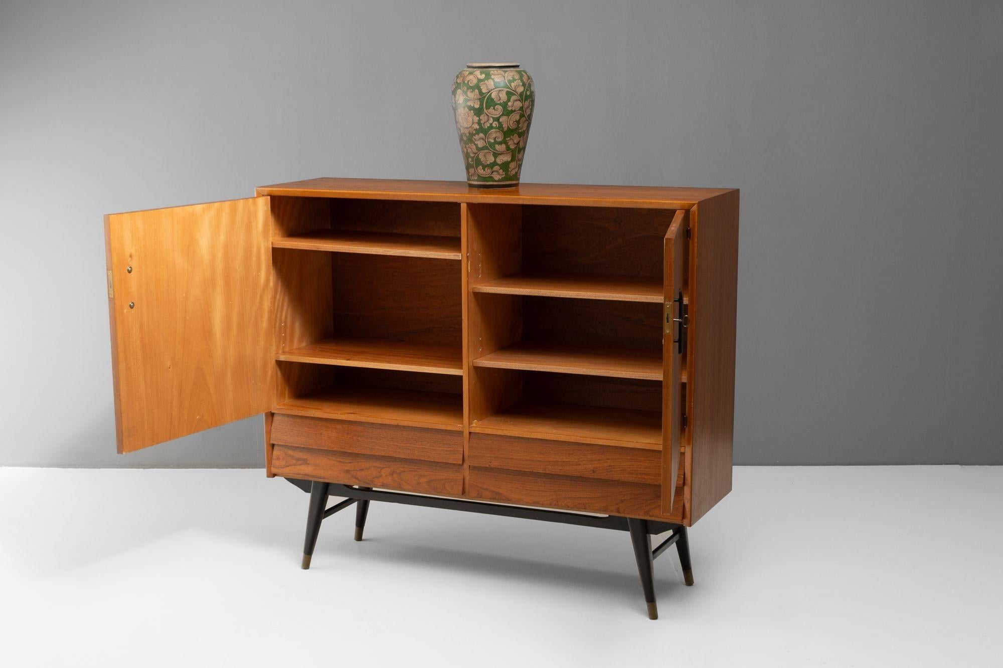 Credenza di metà secolo di Ikea In condizioni buone in vendita a London, England