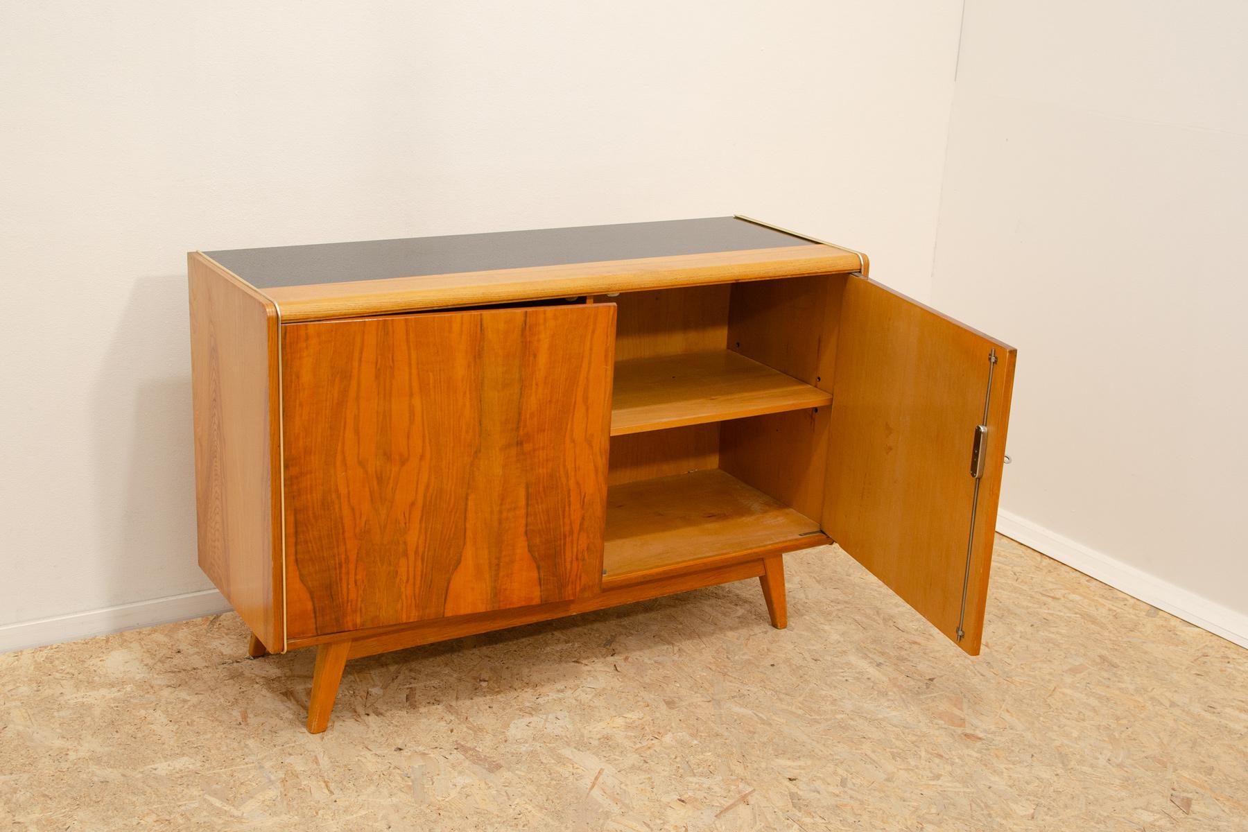 Credenza di metà secolo di Nepožitek & Landsman per Jitona, 1970 in vendita 7
