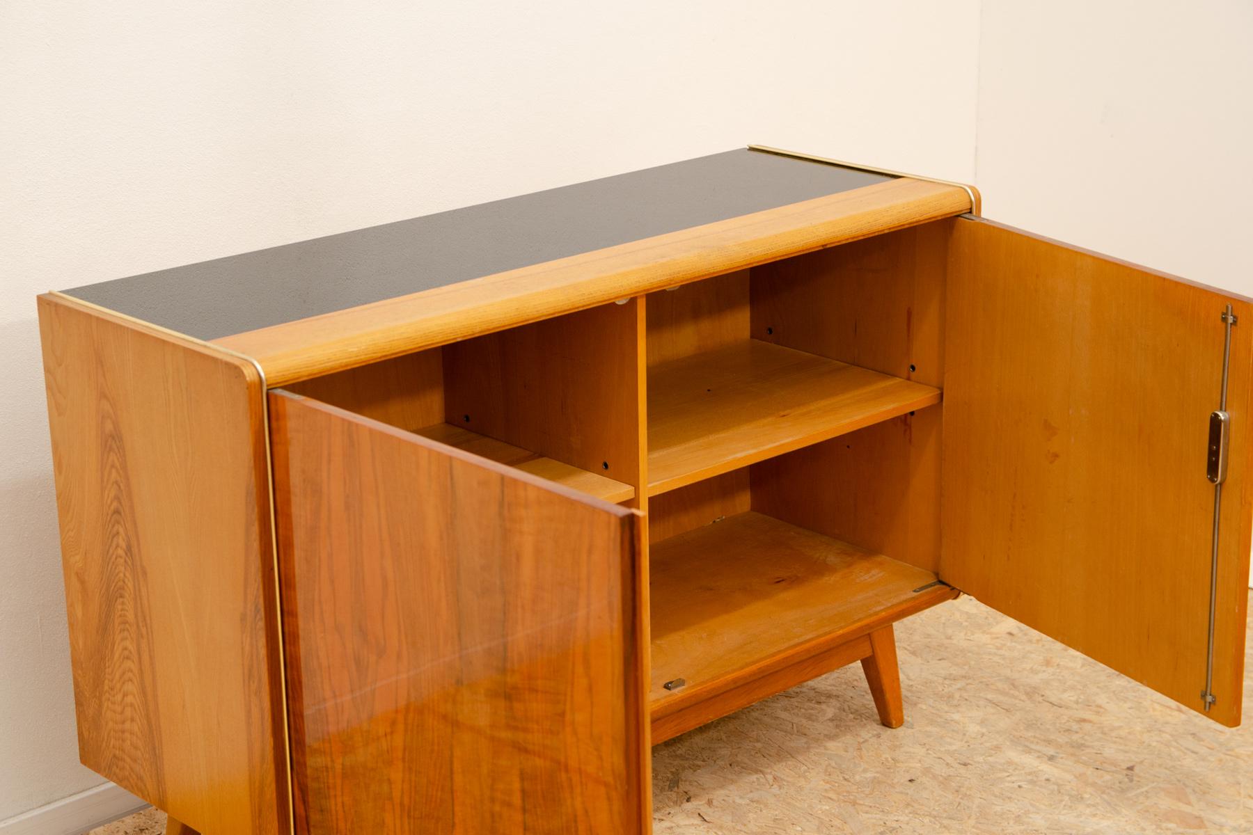 Credenza di metà secolo di Nepožitek & Landsman per Jitona, 1970 in vendita 8