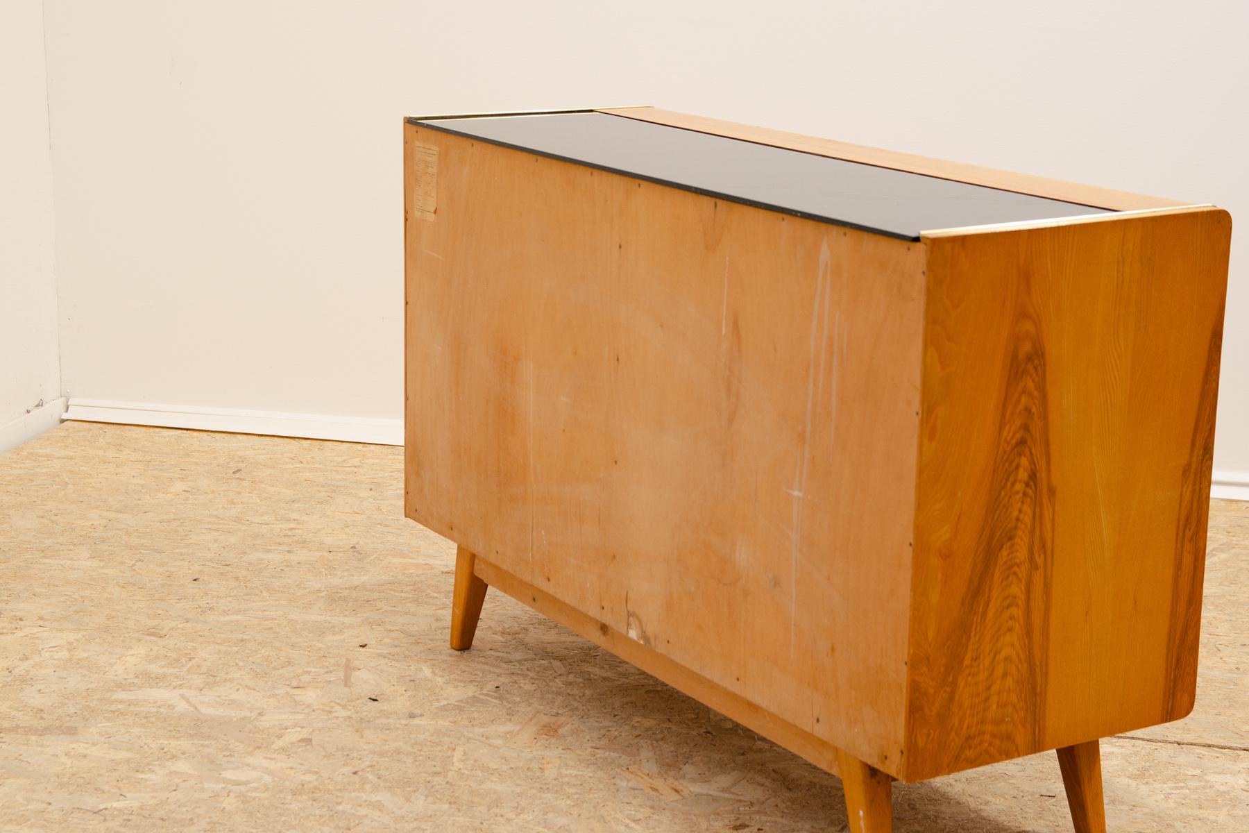 Credenza di metà secolo di Nepožitek & Landsman per Jitona, 1970 in vendita 9