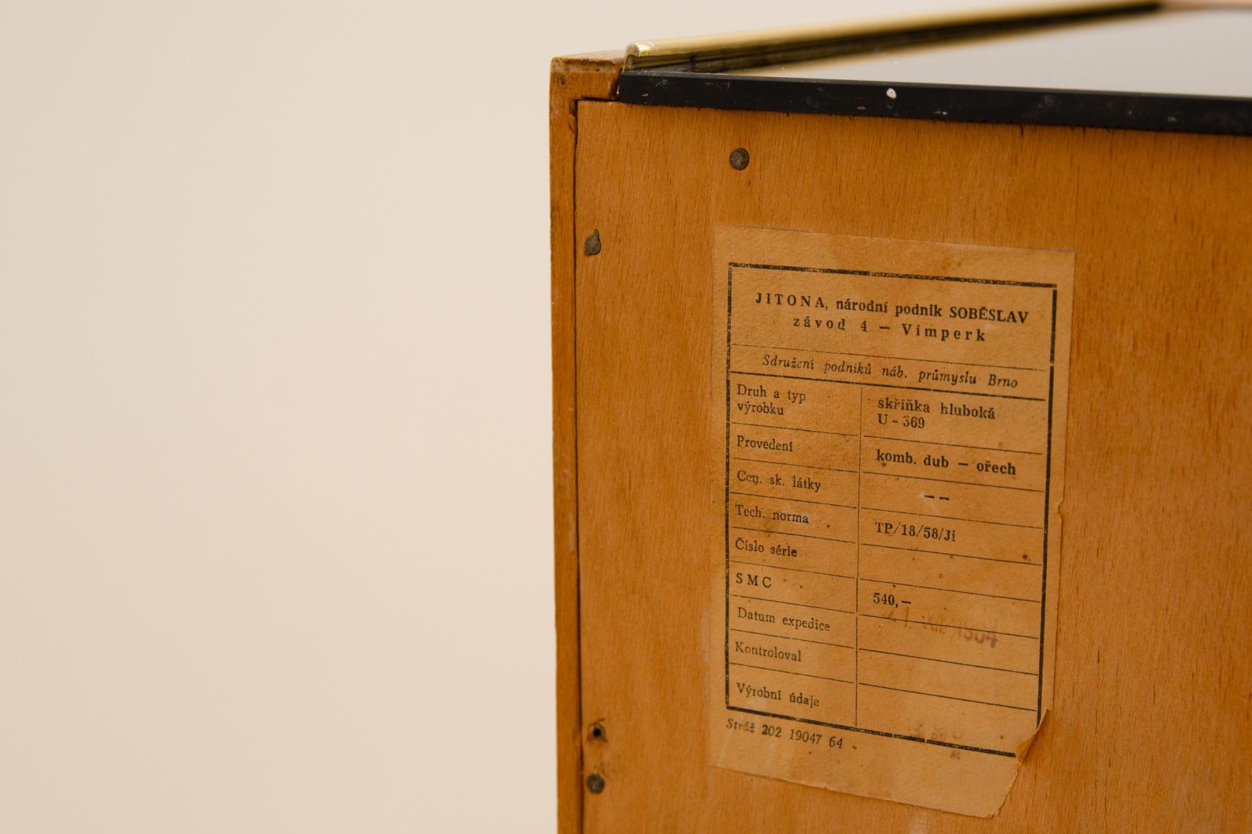 Credenza di metà secolo di Nepožitek & Landsman per Jitona, 1970 in vendita 10