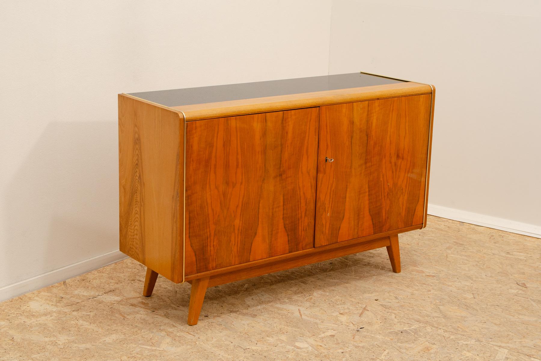 Ceco Credenza di metà secolo di Nepožitek & Landsman per Jitona, 1970 in vendita