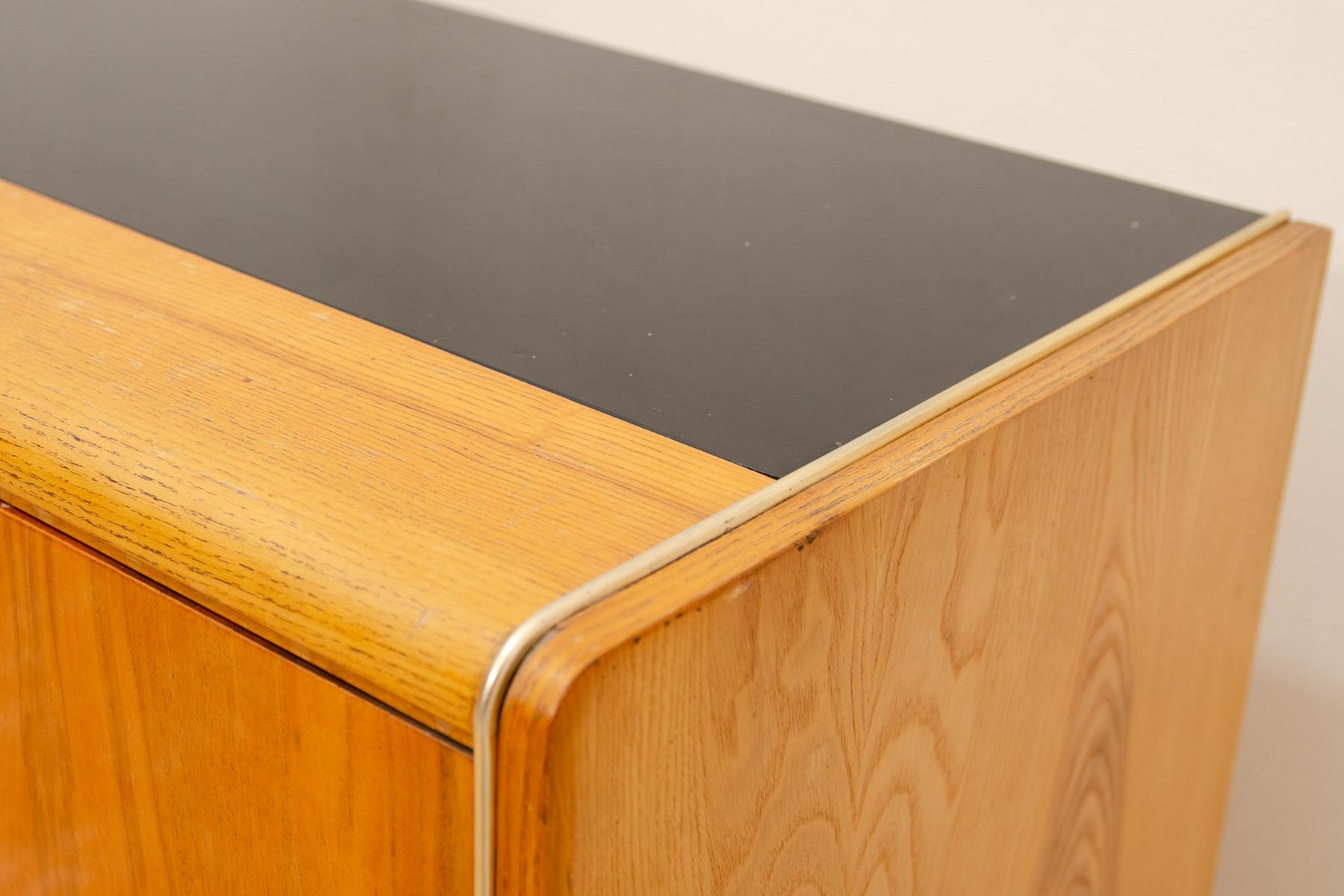 Credenza di metà secolo di Nepožitek & Landsman per Jitona, 1970 in vendita 2